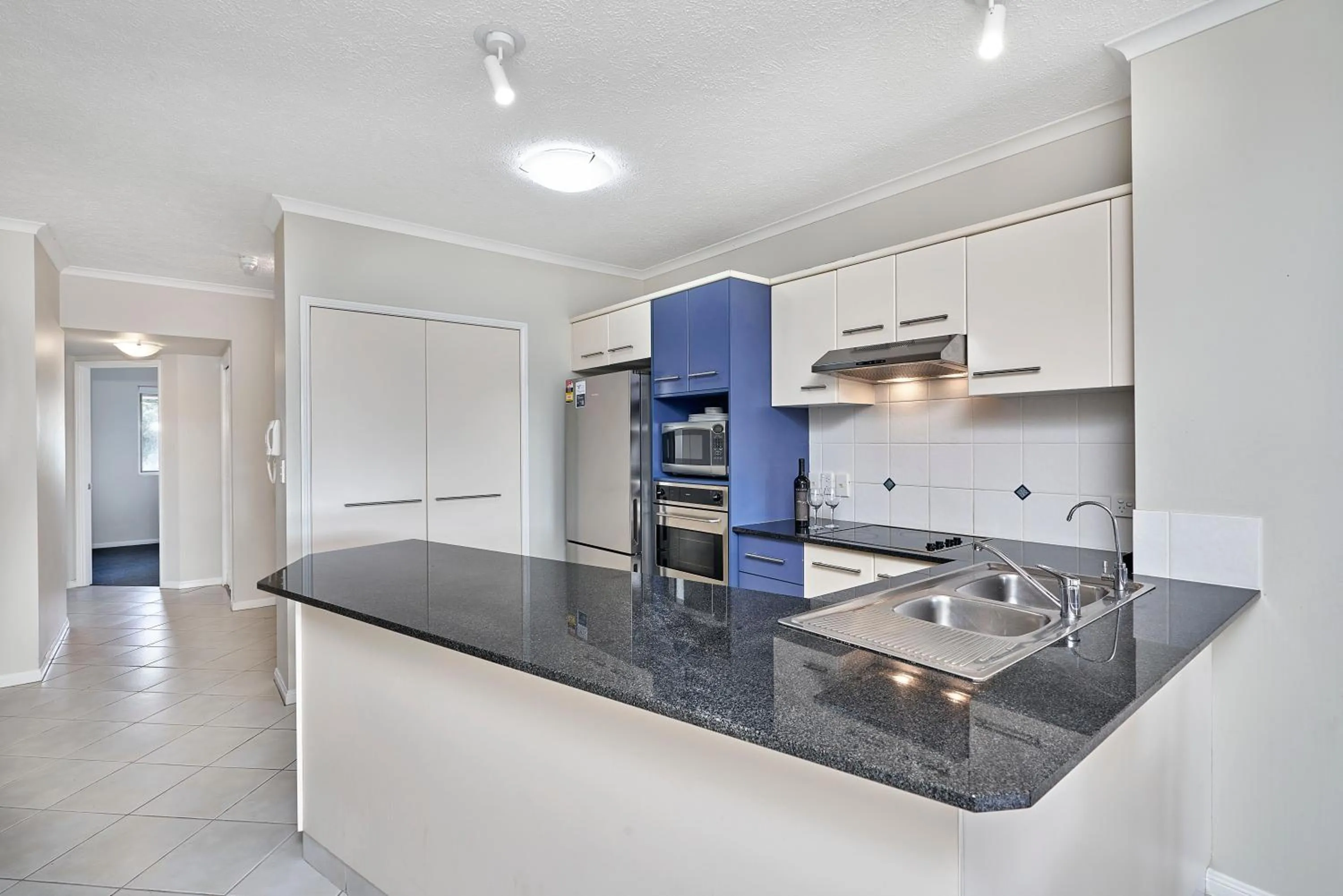 oven in North Cove Waterfront Suites