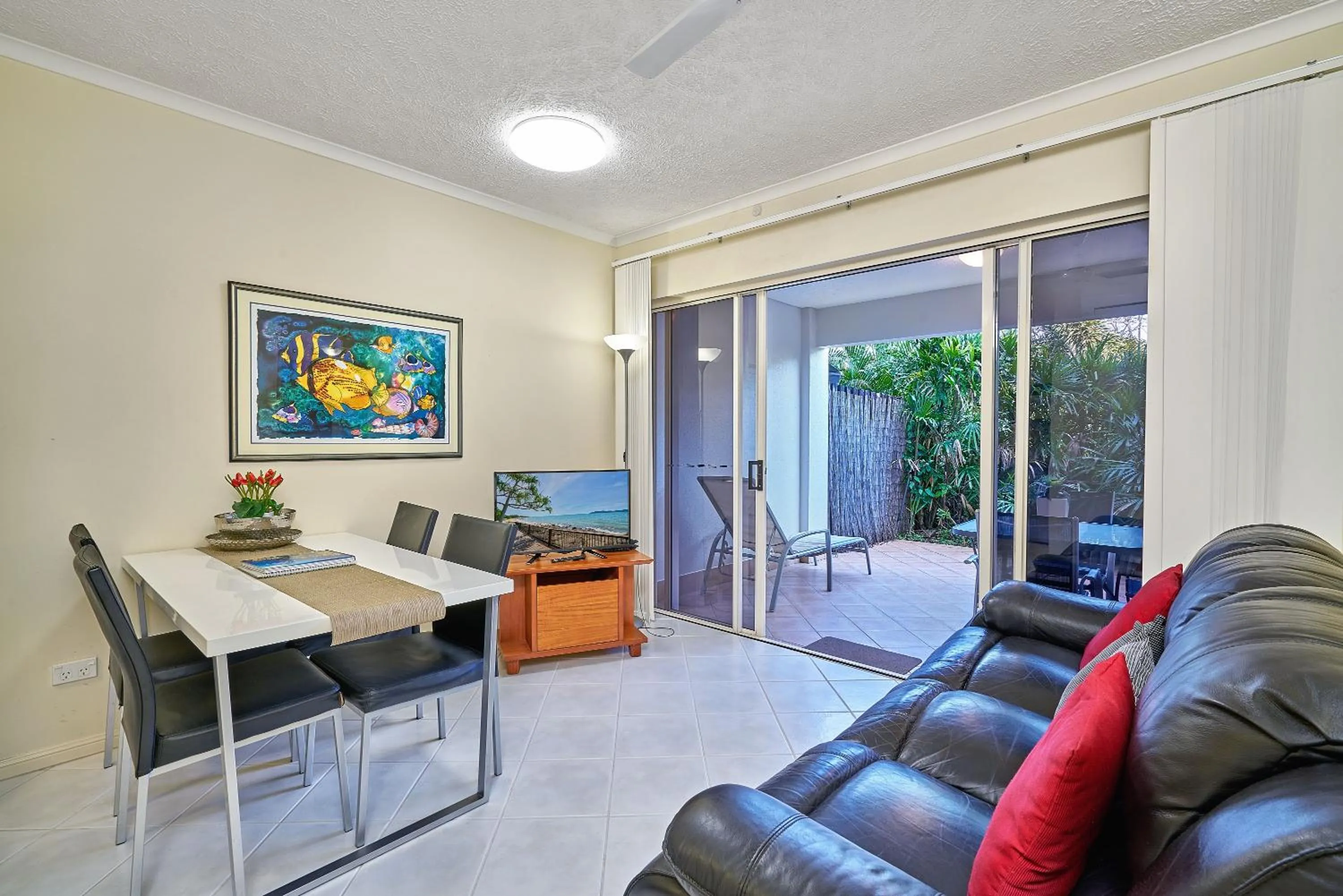 Kitchen or kitchenette in North Cove Waterfront Suites