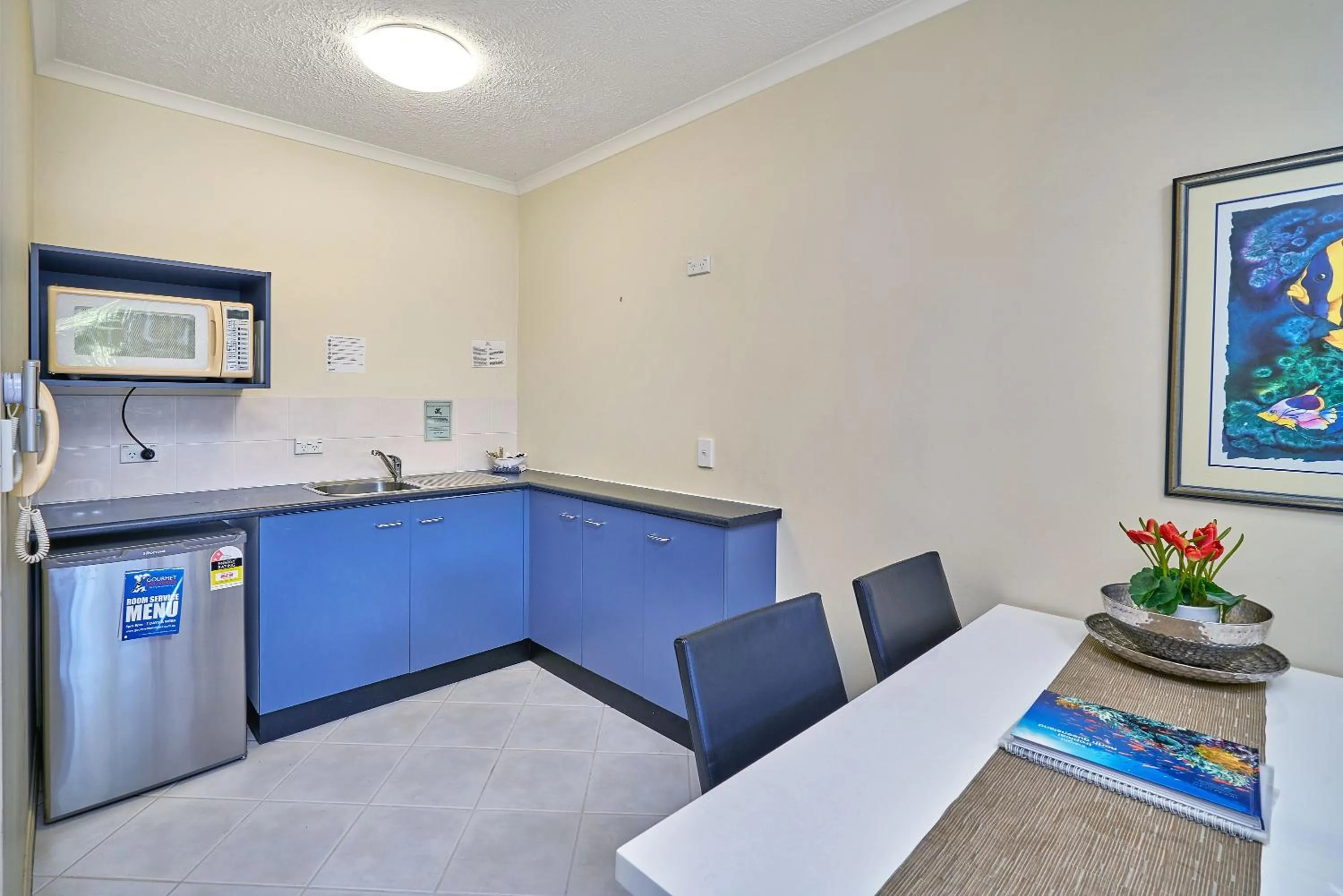 Dining area in North Cove Waterfront Suites