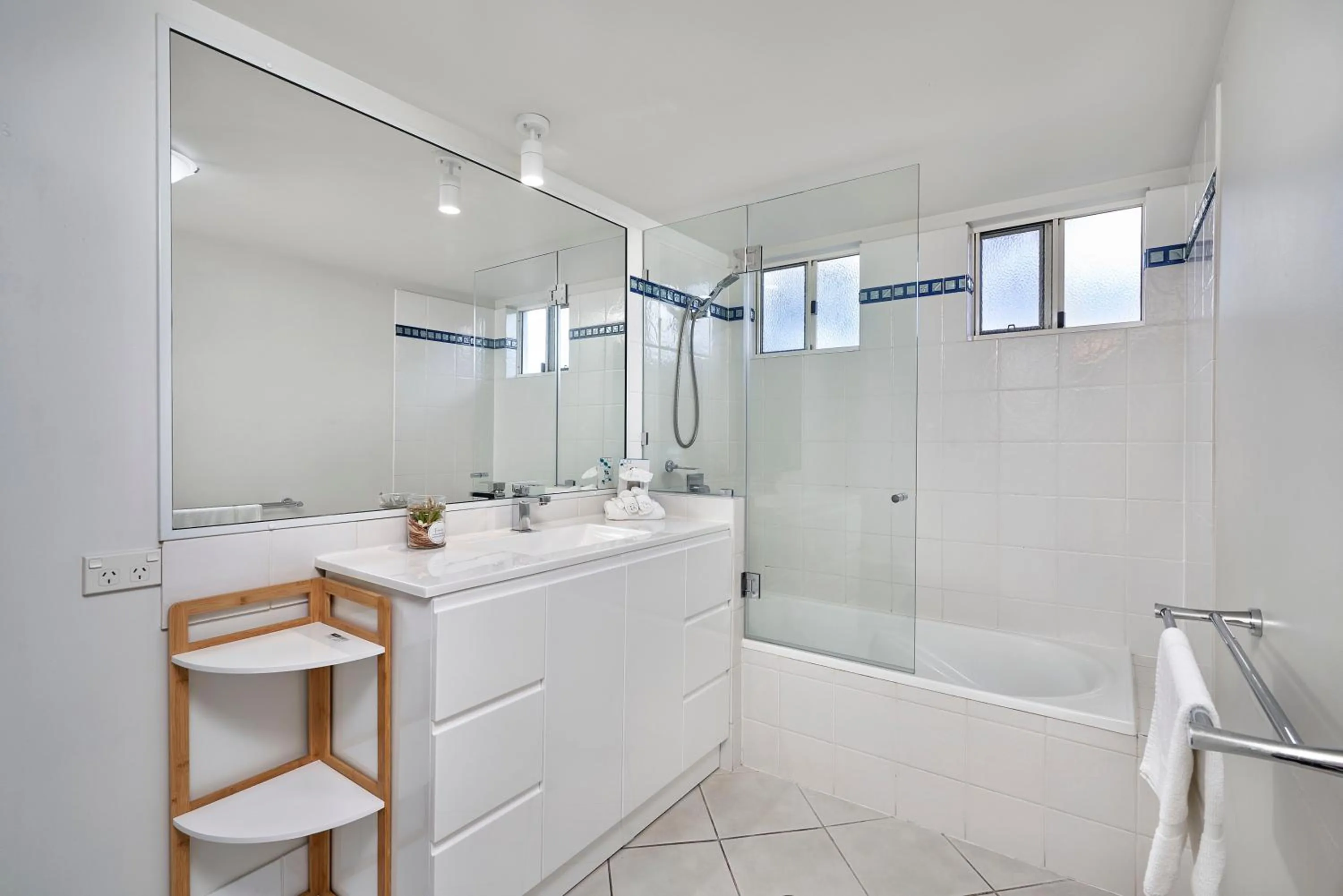 Bathroom in North Cove Waterfront Suites