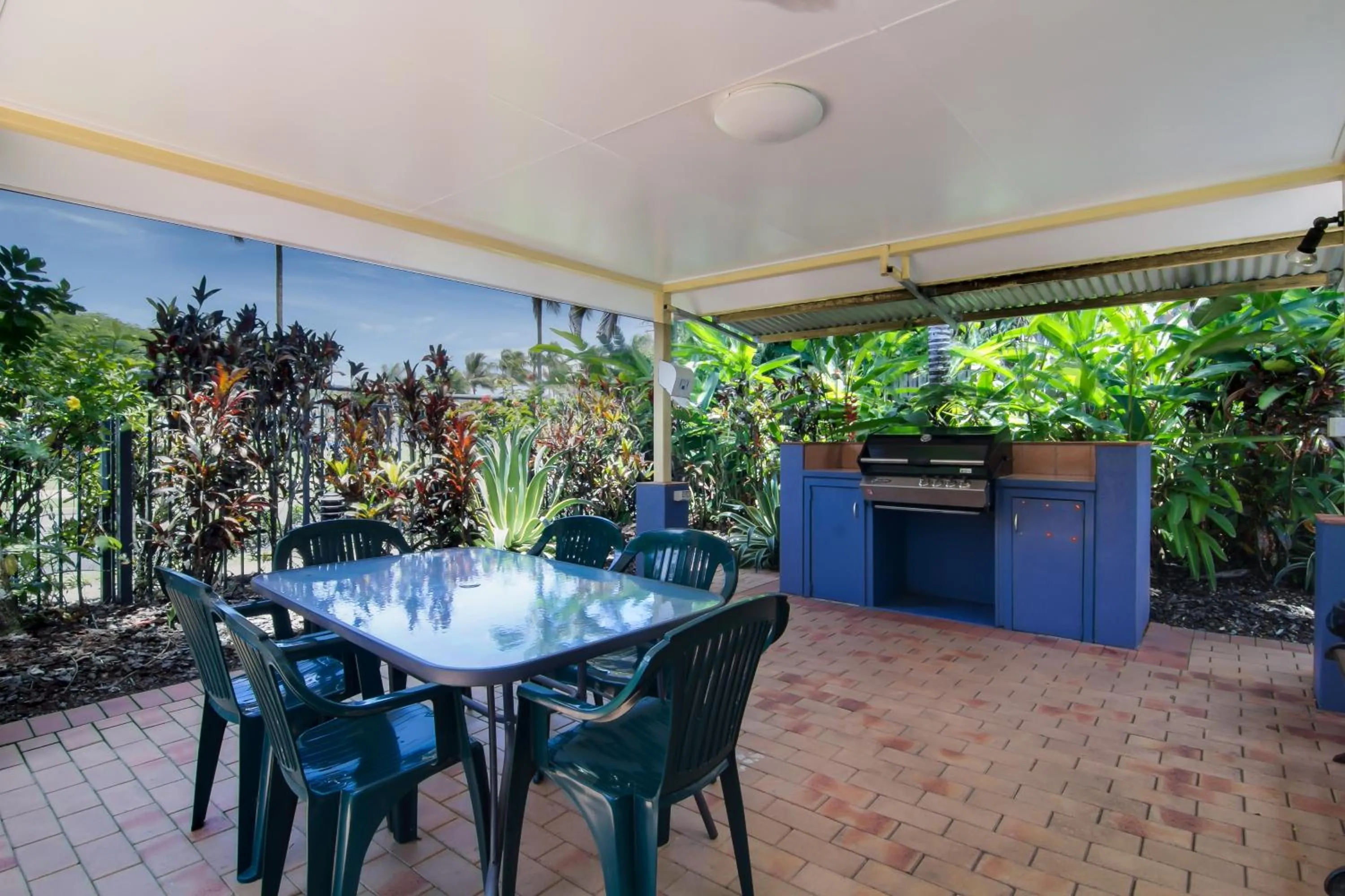 BBQ facilities in North Cove Waterfront Suites