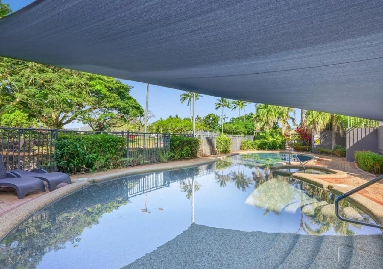 Swimming pool in North Cove Waterfront Suites