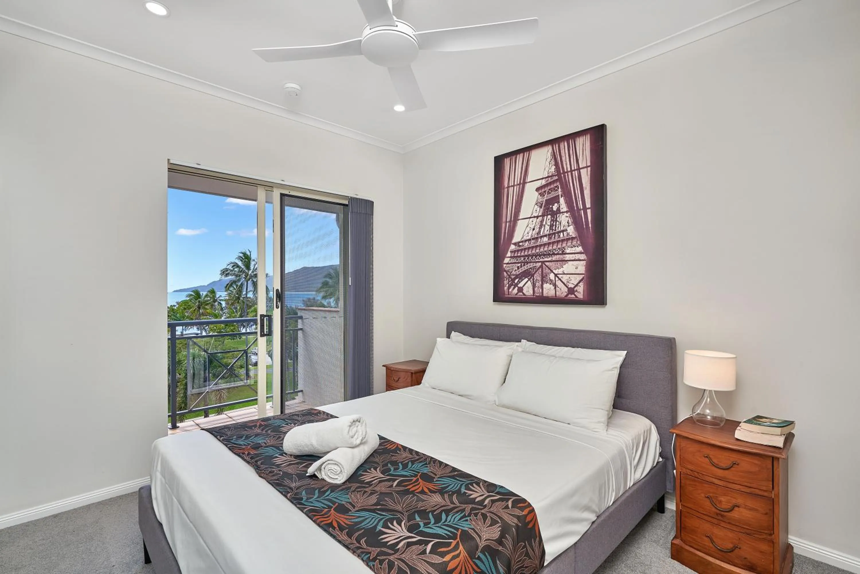 Deluxe Apartment in North Cove Waterfront Suites