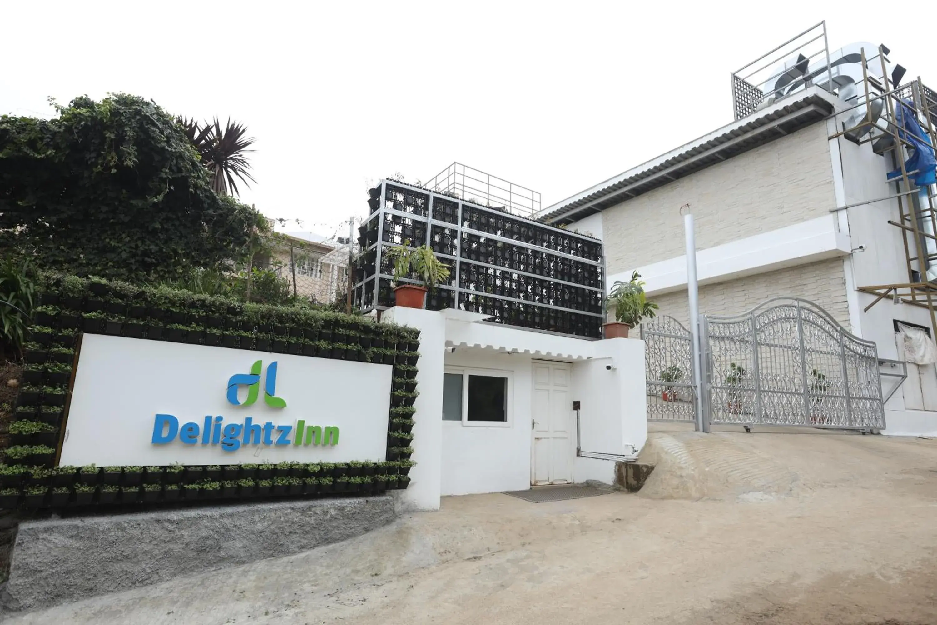 Facade/entrance in Delightz Inn Facade/entrance in Delightz Inn