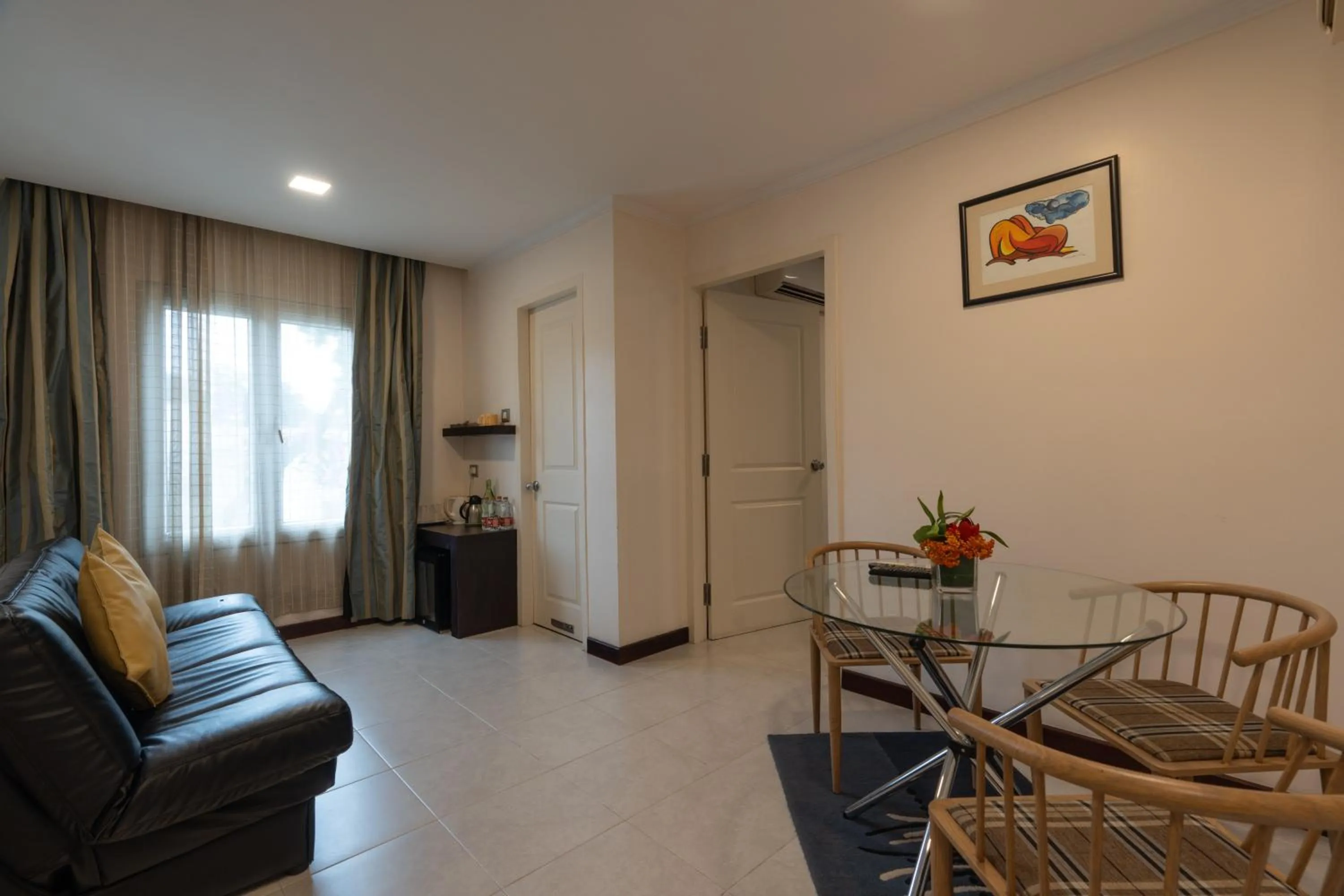 Living room in 37th Crescent Hotel Bengaluru