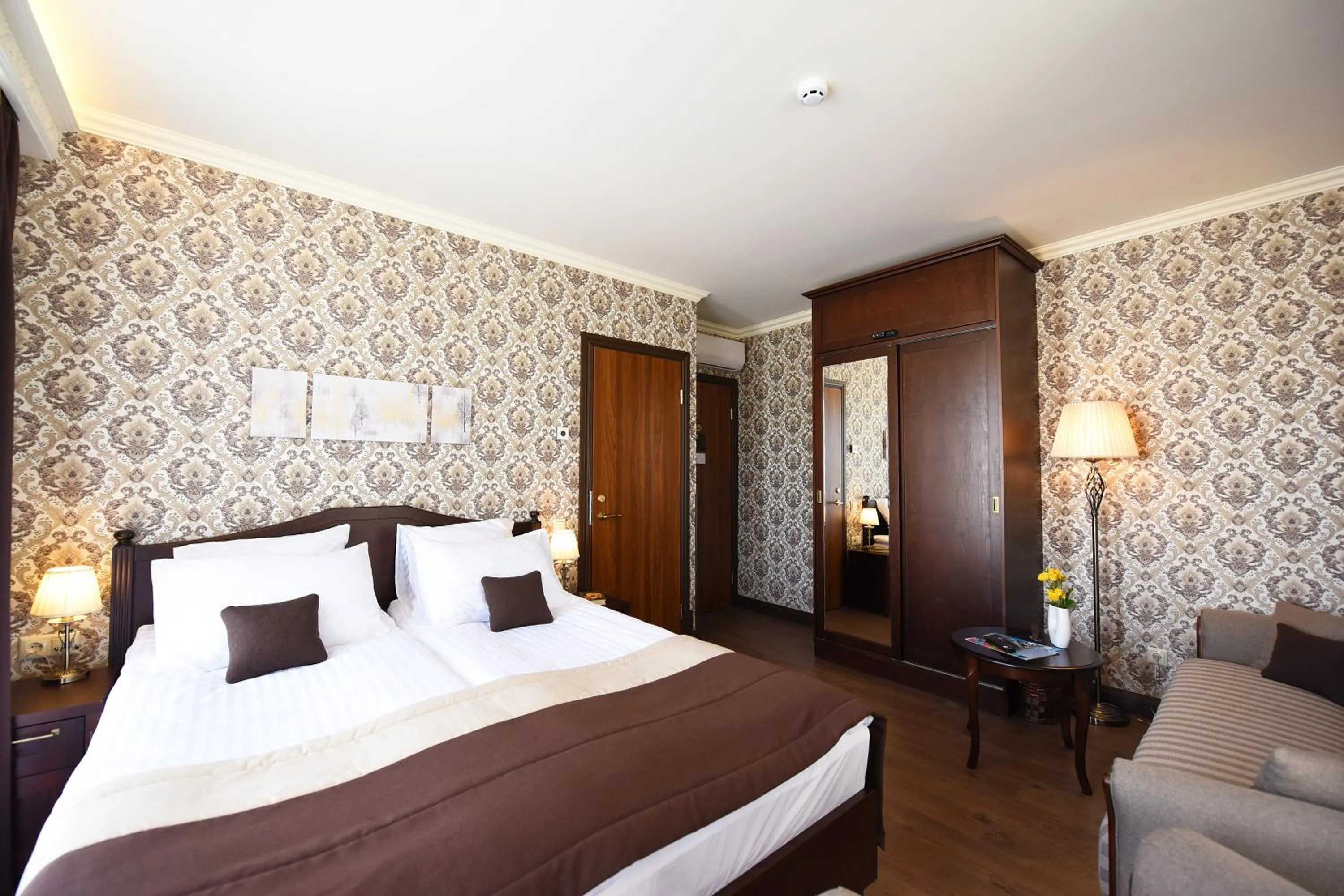 Bed in KEY for REST