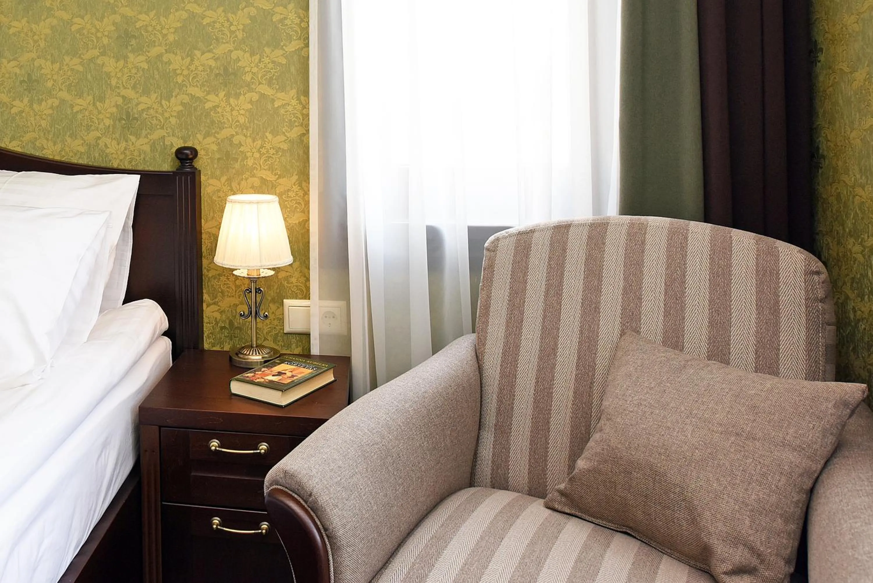 Bed in KEY for REST