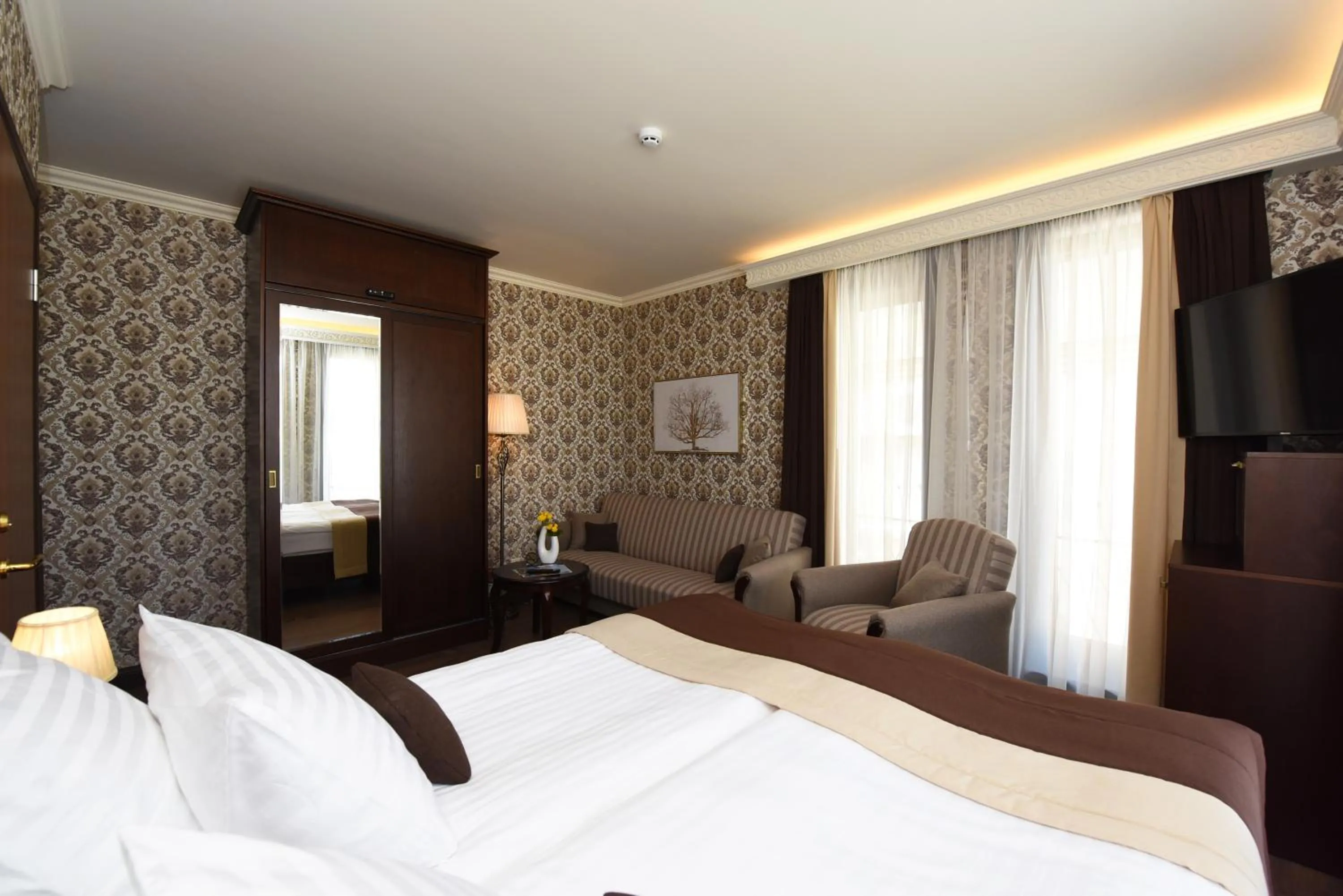 Bed in KEY for REST