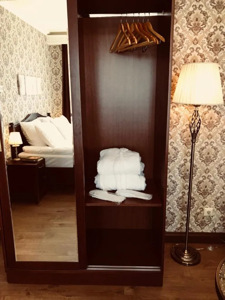 Bed in KEY for REST
