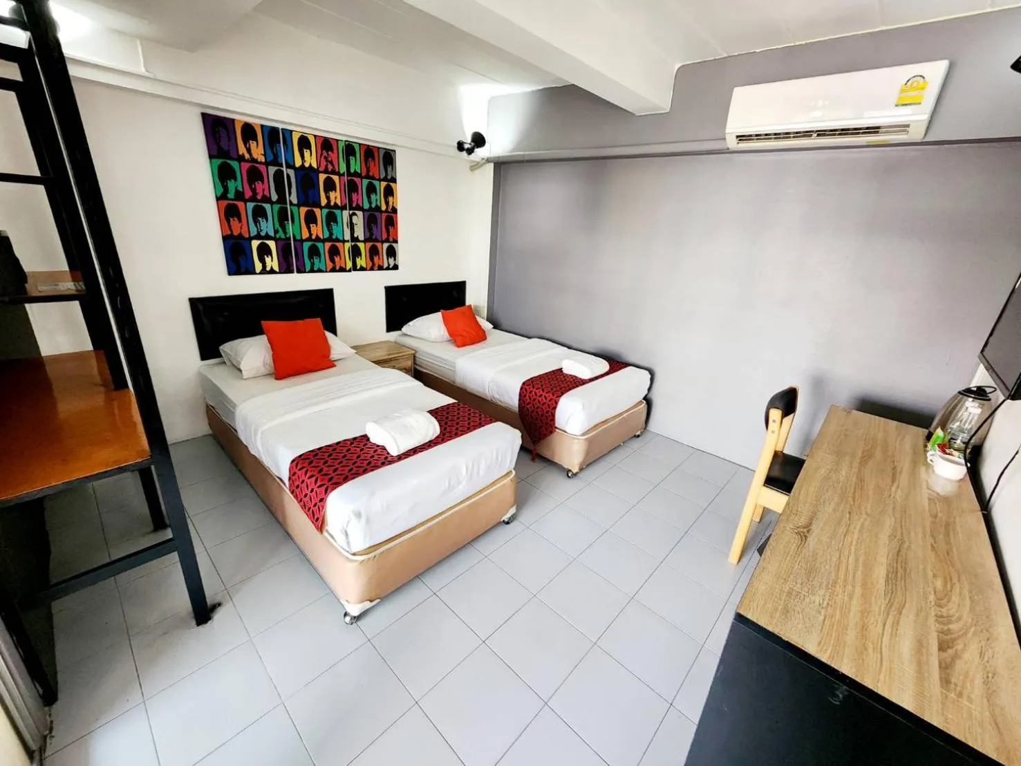 Bed in Casa Picasso Near Chabad House