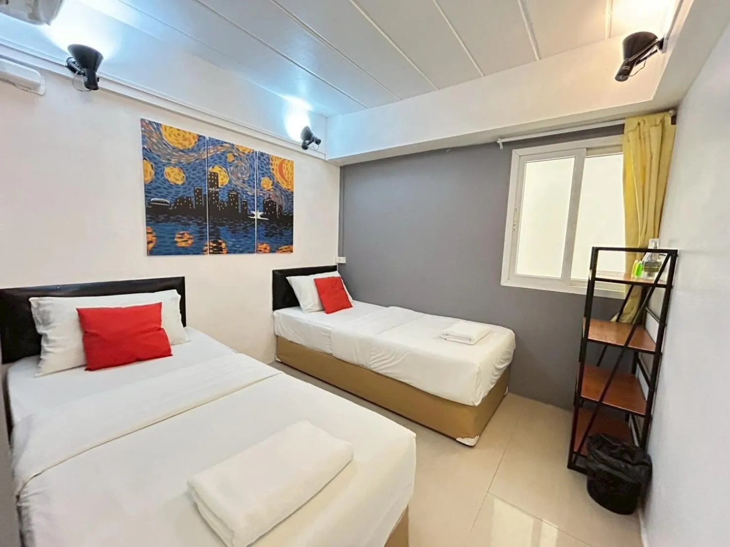 Bed in Casa Picasso Near Chabad House