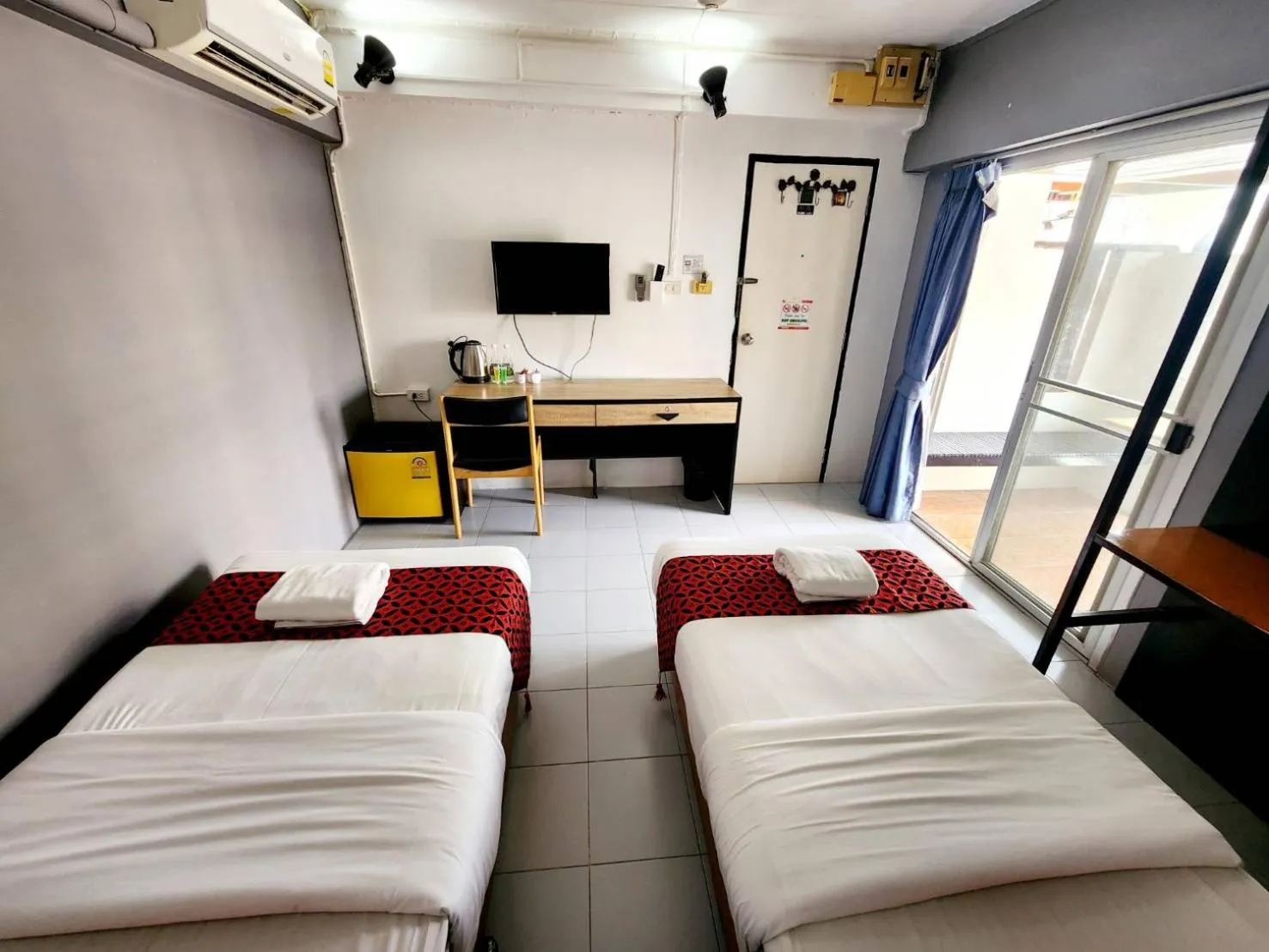 Bed in Casa Picasso Near Chabad House