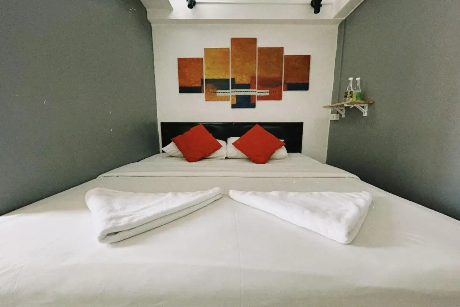 Small Double Room in Casa Picasso Near Chabad House Small Double Room in Casa Picasso Near Chabad House