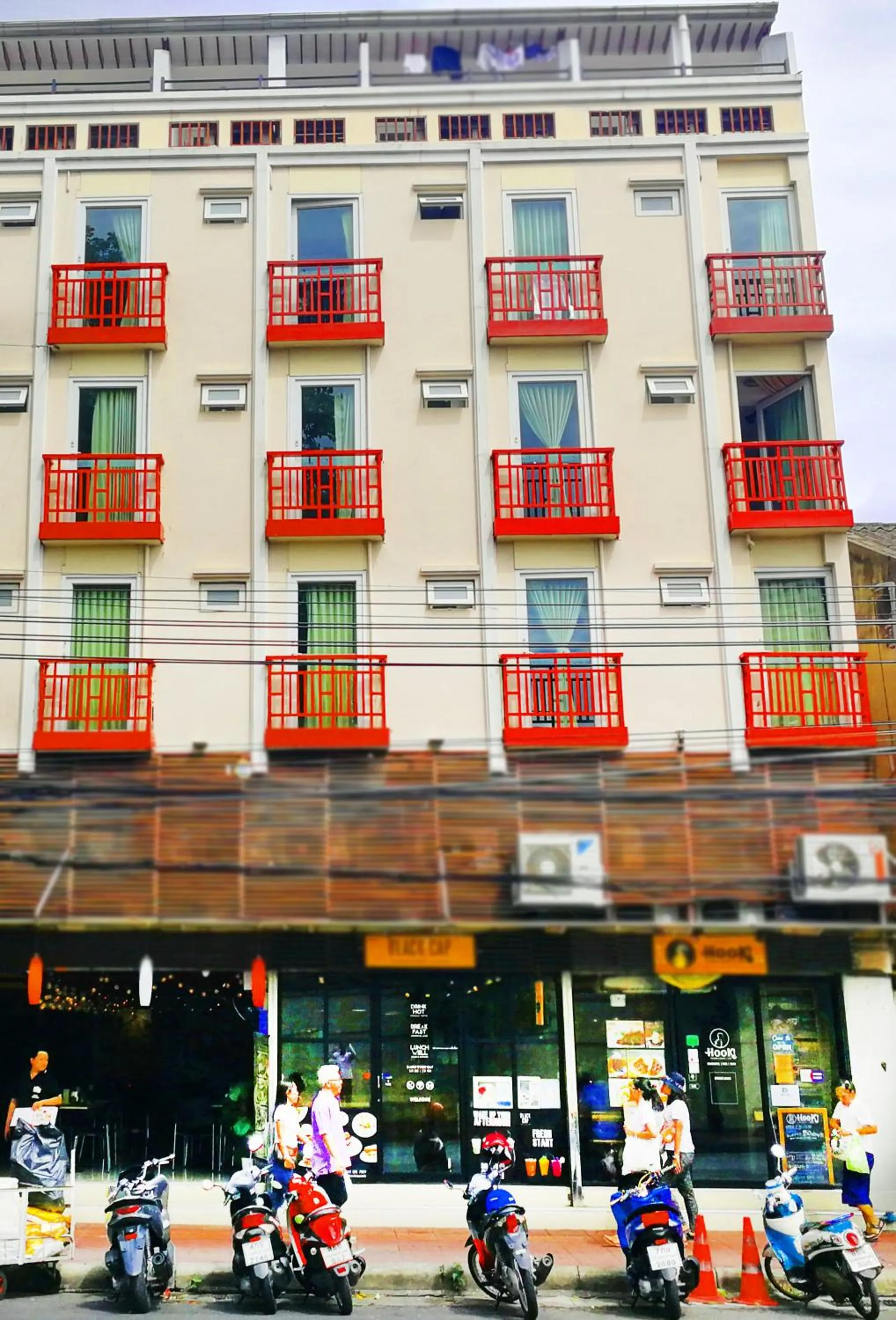 Restaurant/places to eat in Casa Picasso Near Chabad House