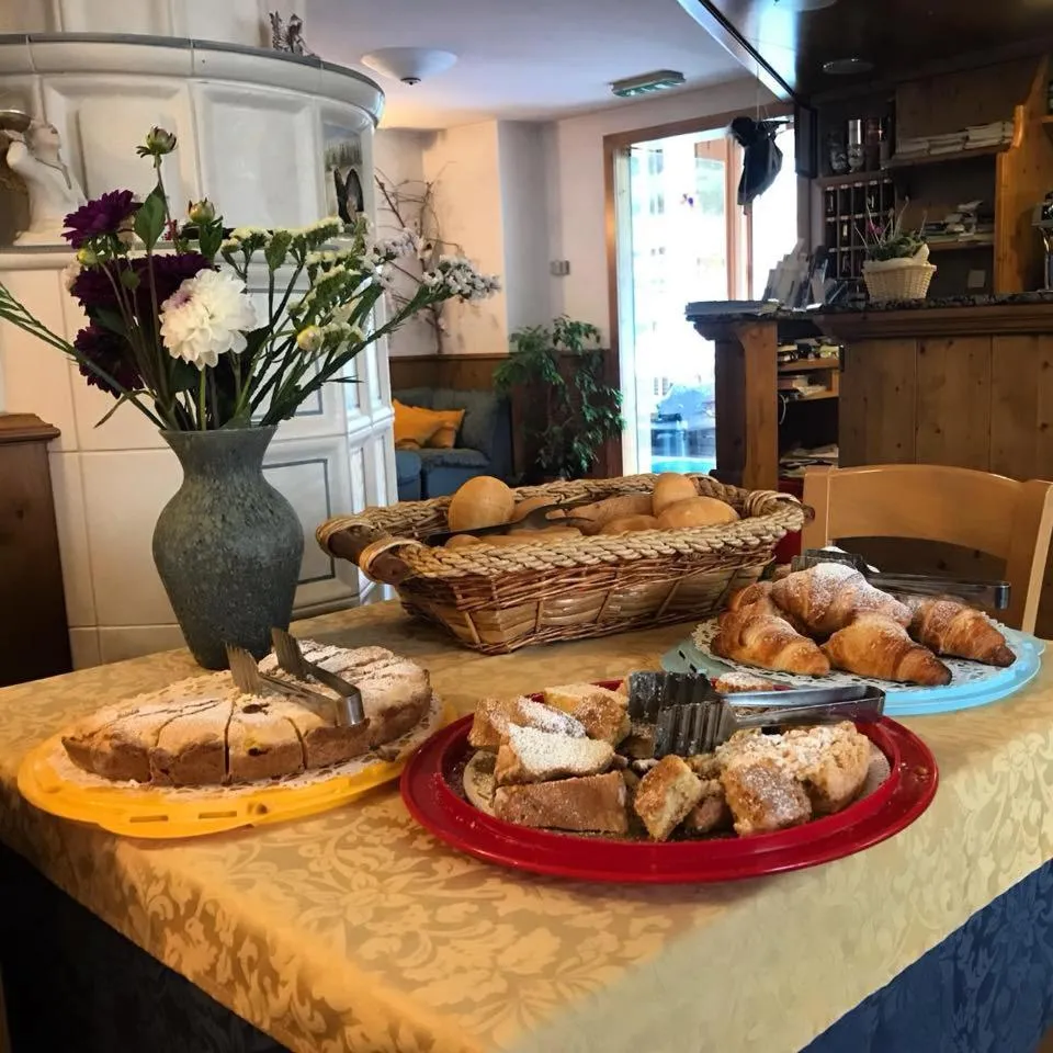 Restaurant/places to eat in Hotel Chalet Genziana