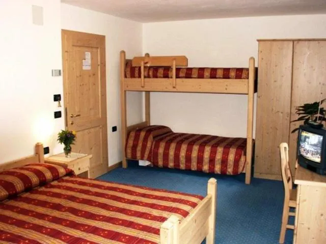 bunk bed, Bed in Hotel Chalet Genziana
