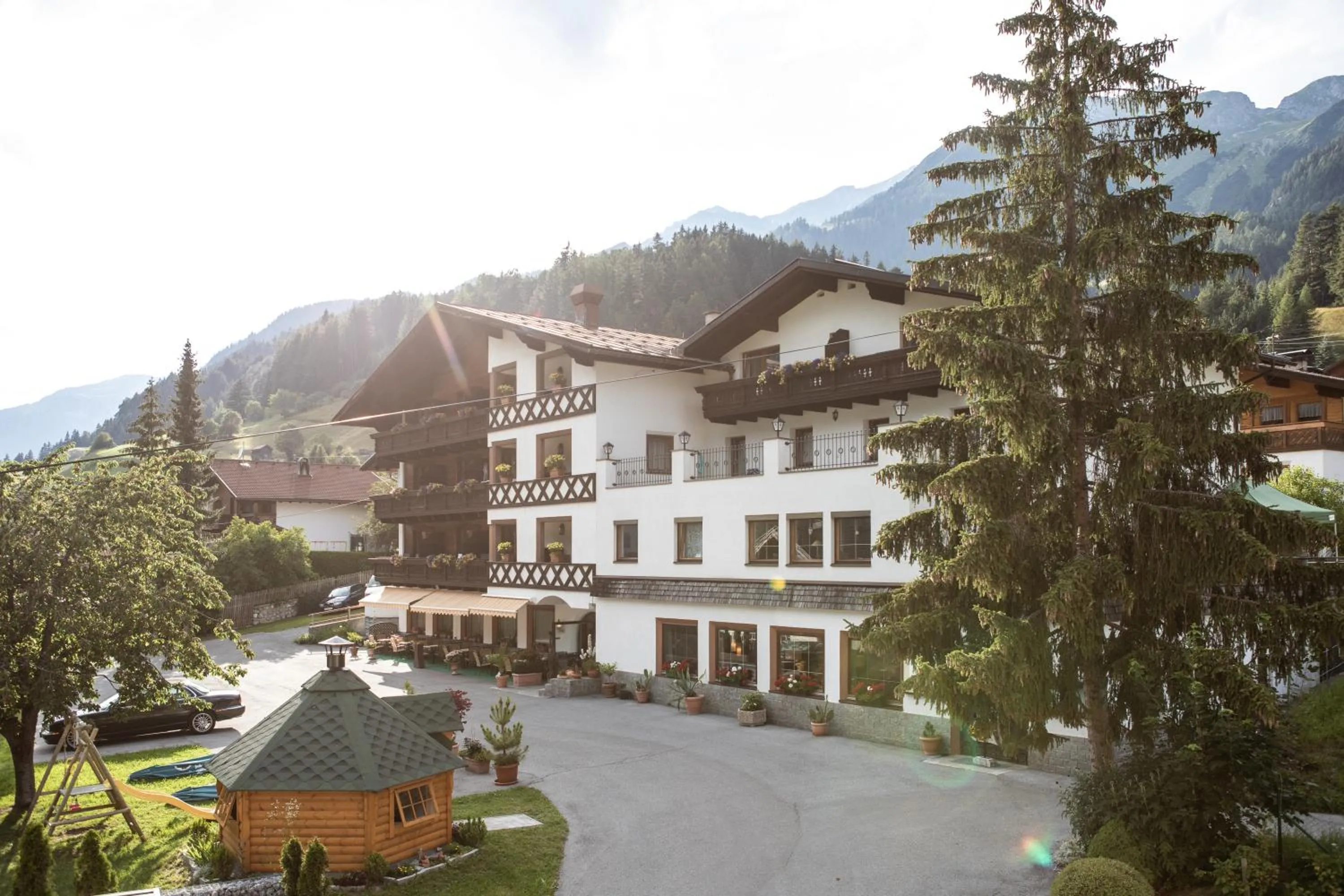 Facade/entrance in Hotel Alpina Superior