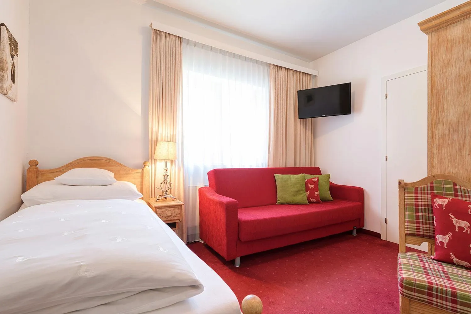 Bed in Hotel Pettneuerhof