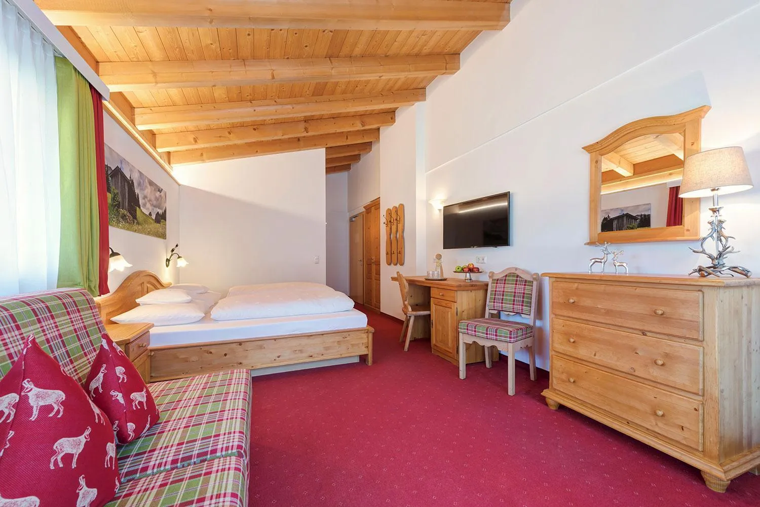 Bed in Hotel Pettneuerhof