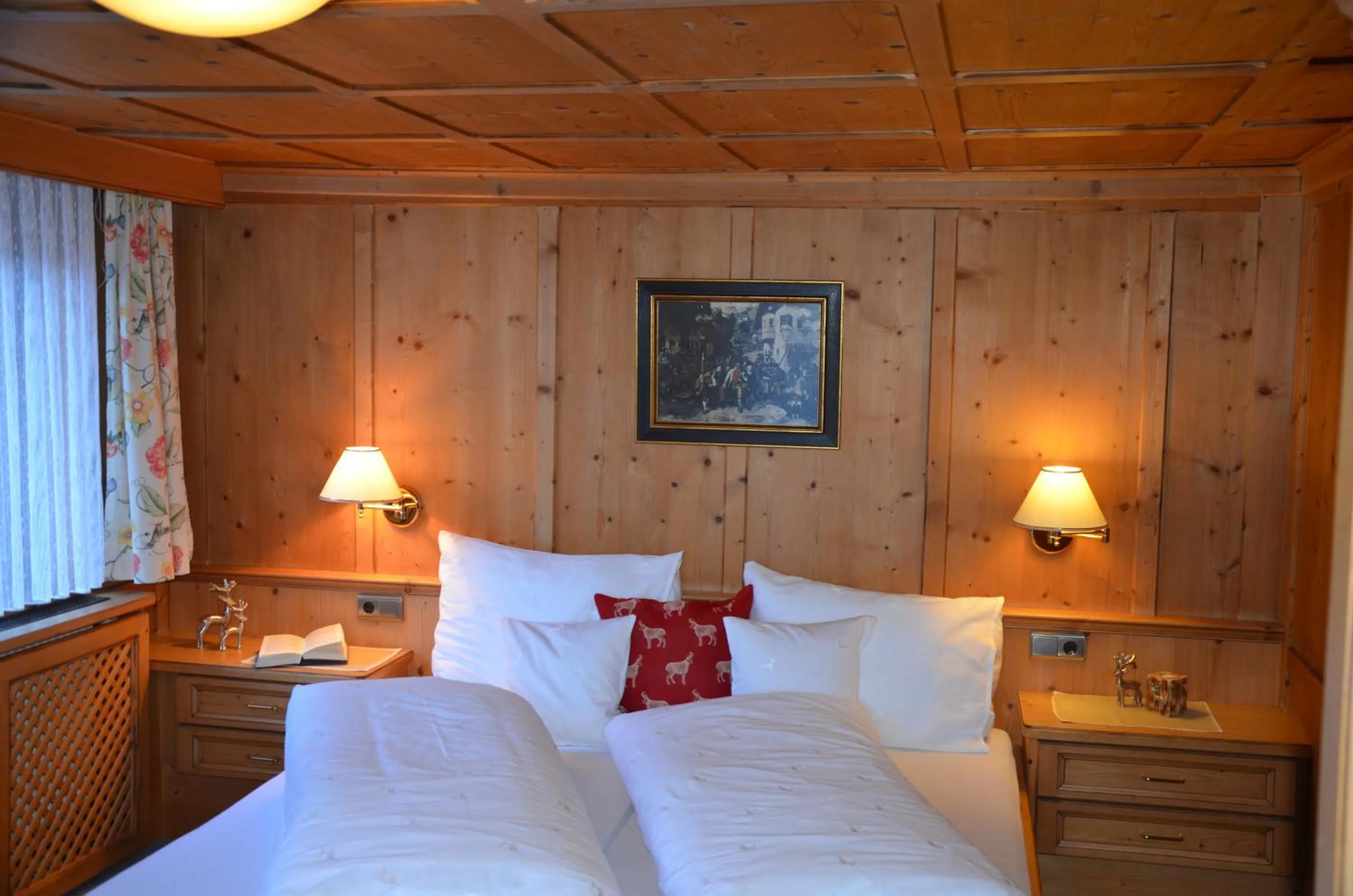 Bedroom, Bed in Hotel Pettneuerhof