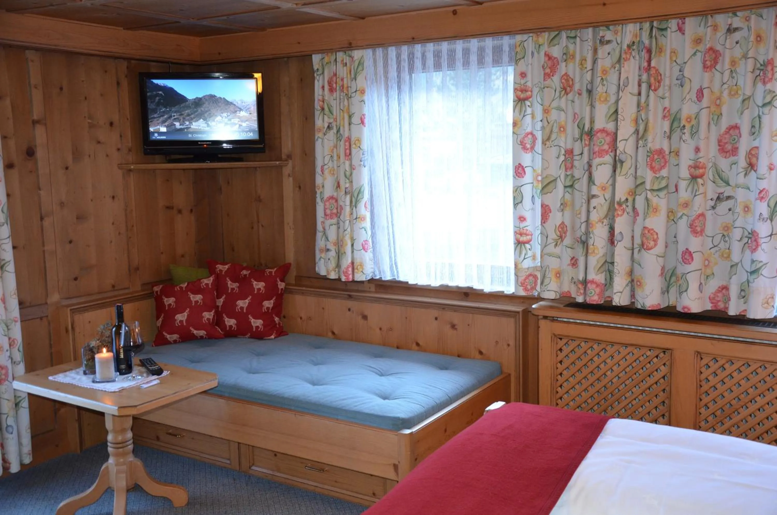 TV and multimedia, Bed in Hotel Pettneuerhof