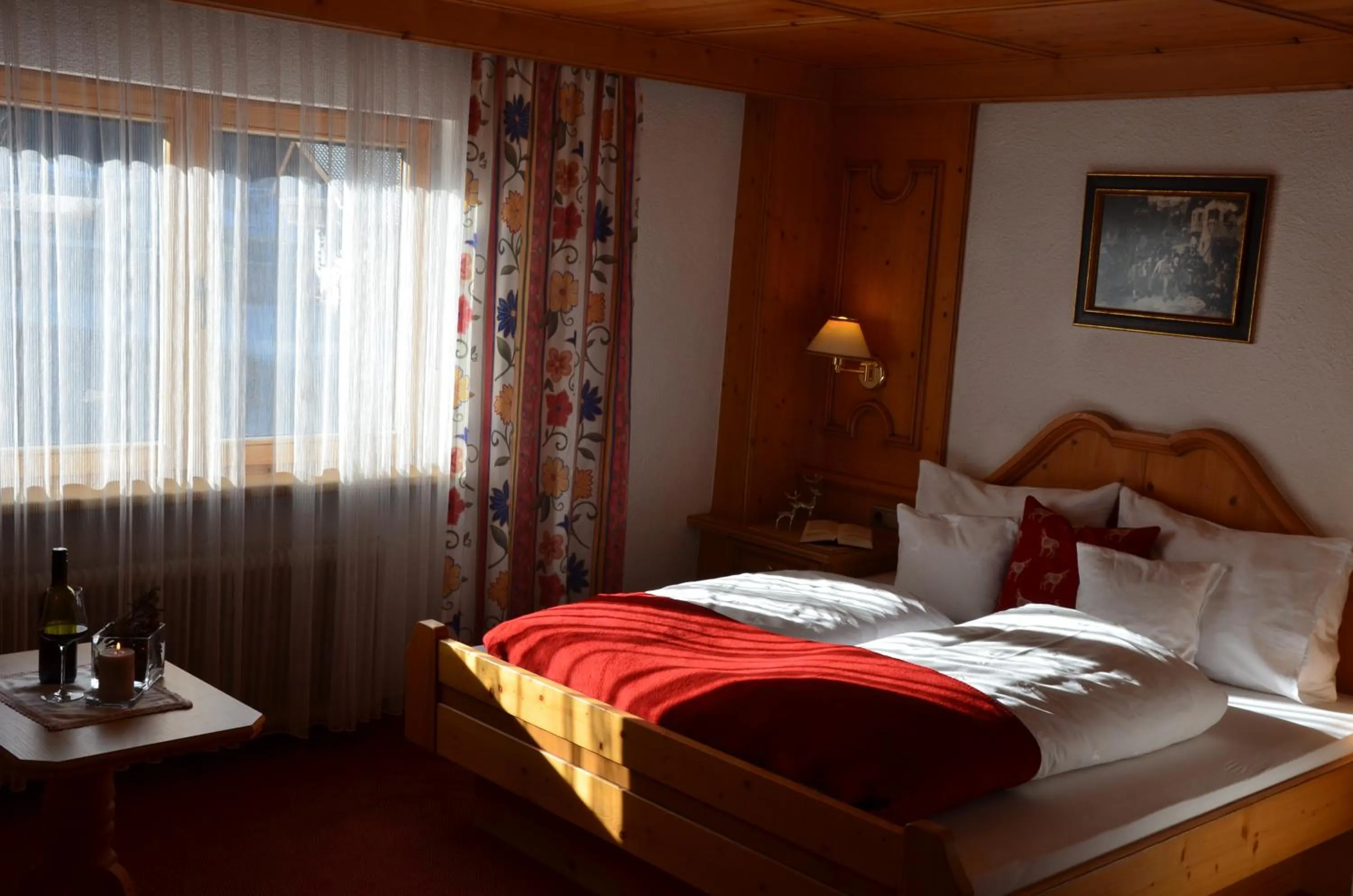 Bed in Hotel Pettneuerhof