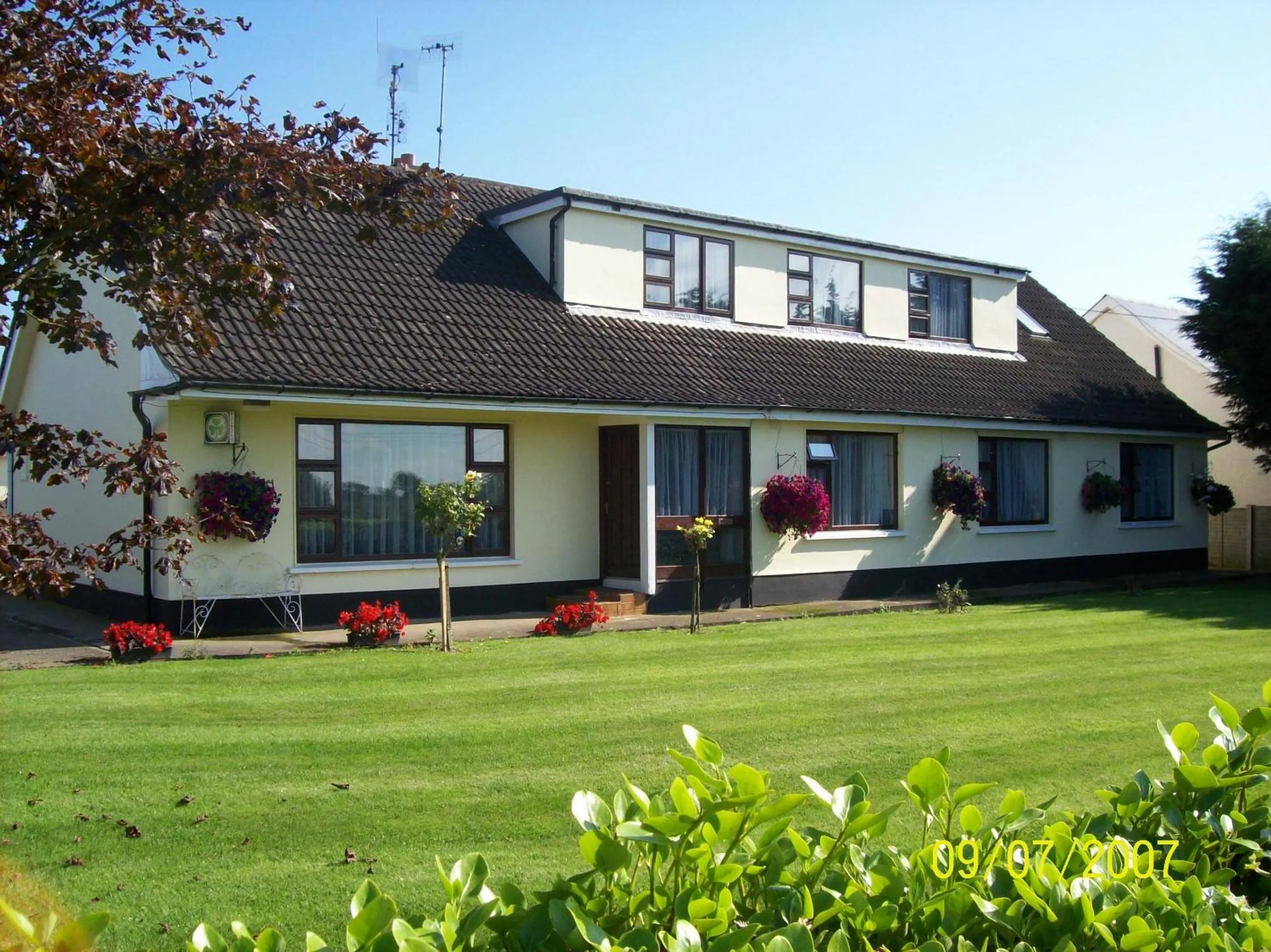 Facade/entrance in Hillview House