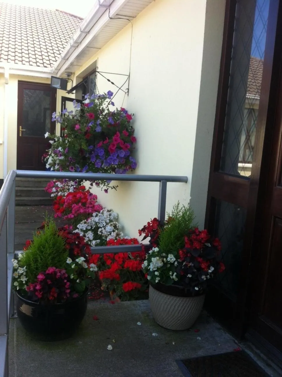 Facade/entrance in Hillview House