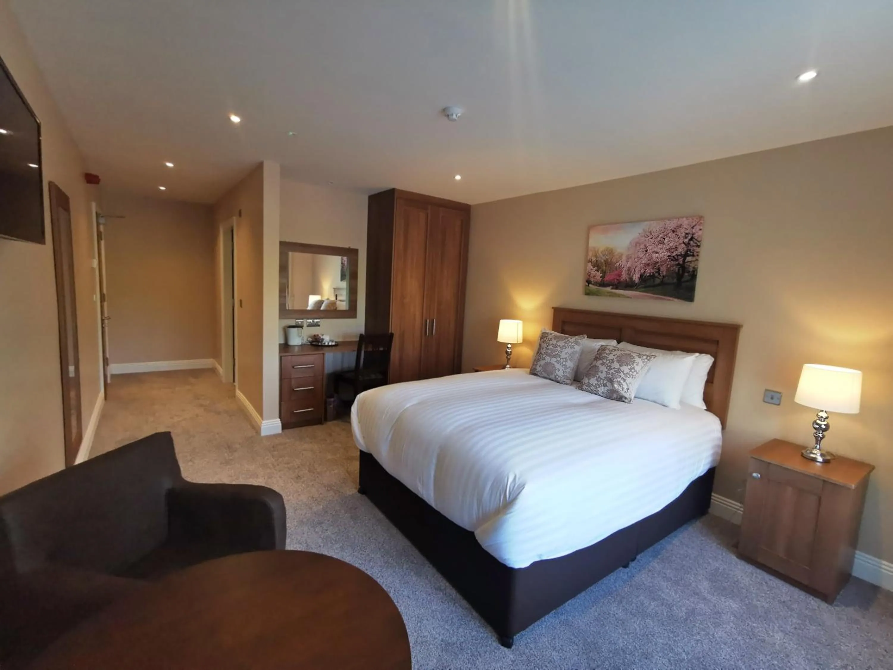 Bedroom, Bed in Hillview House