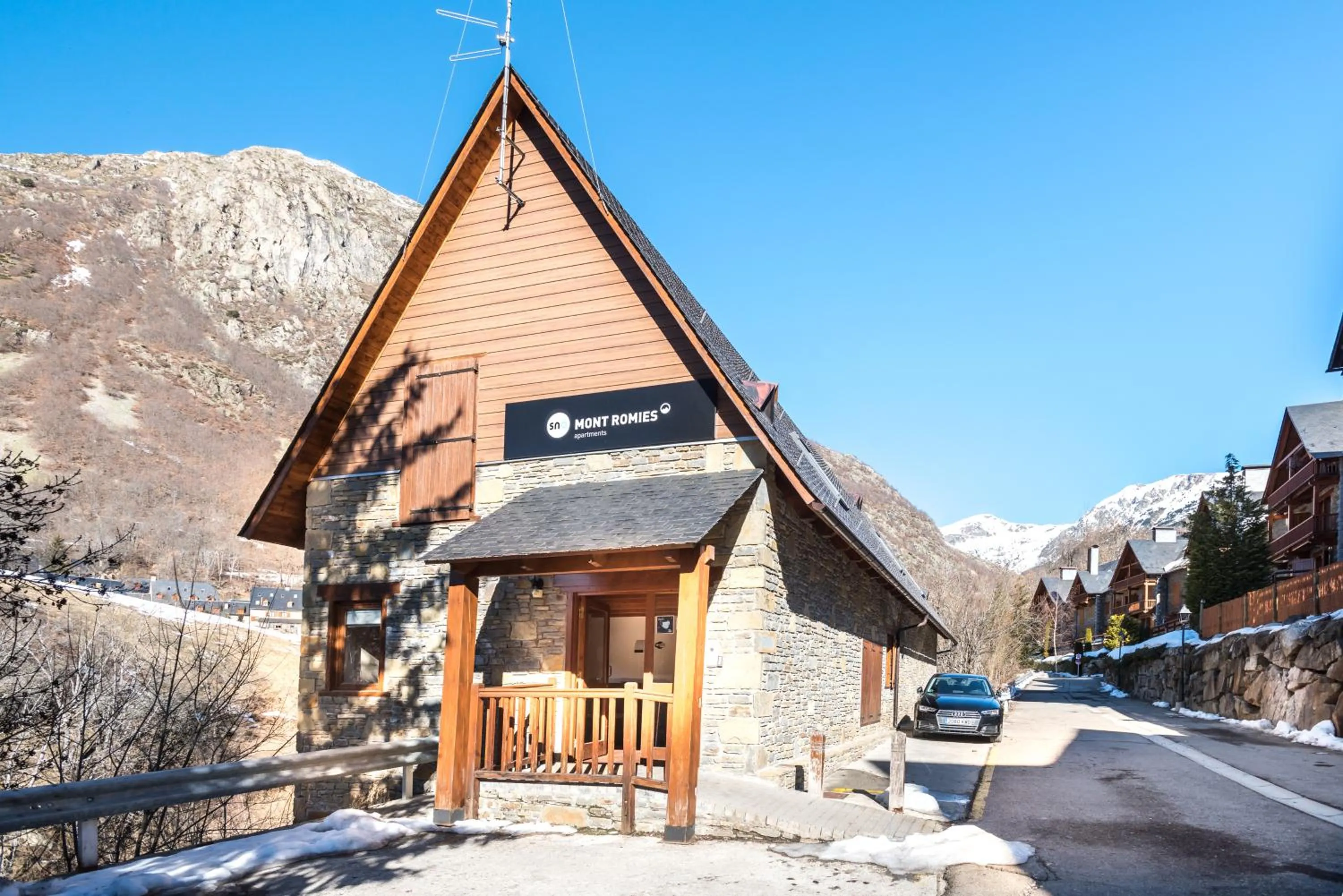 Property building in Apartamentos SNÖ Mont Romies Unhola