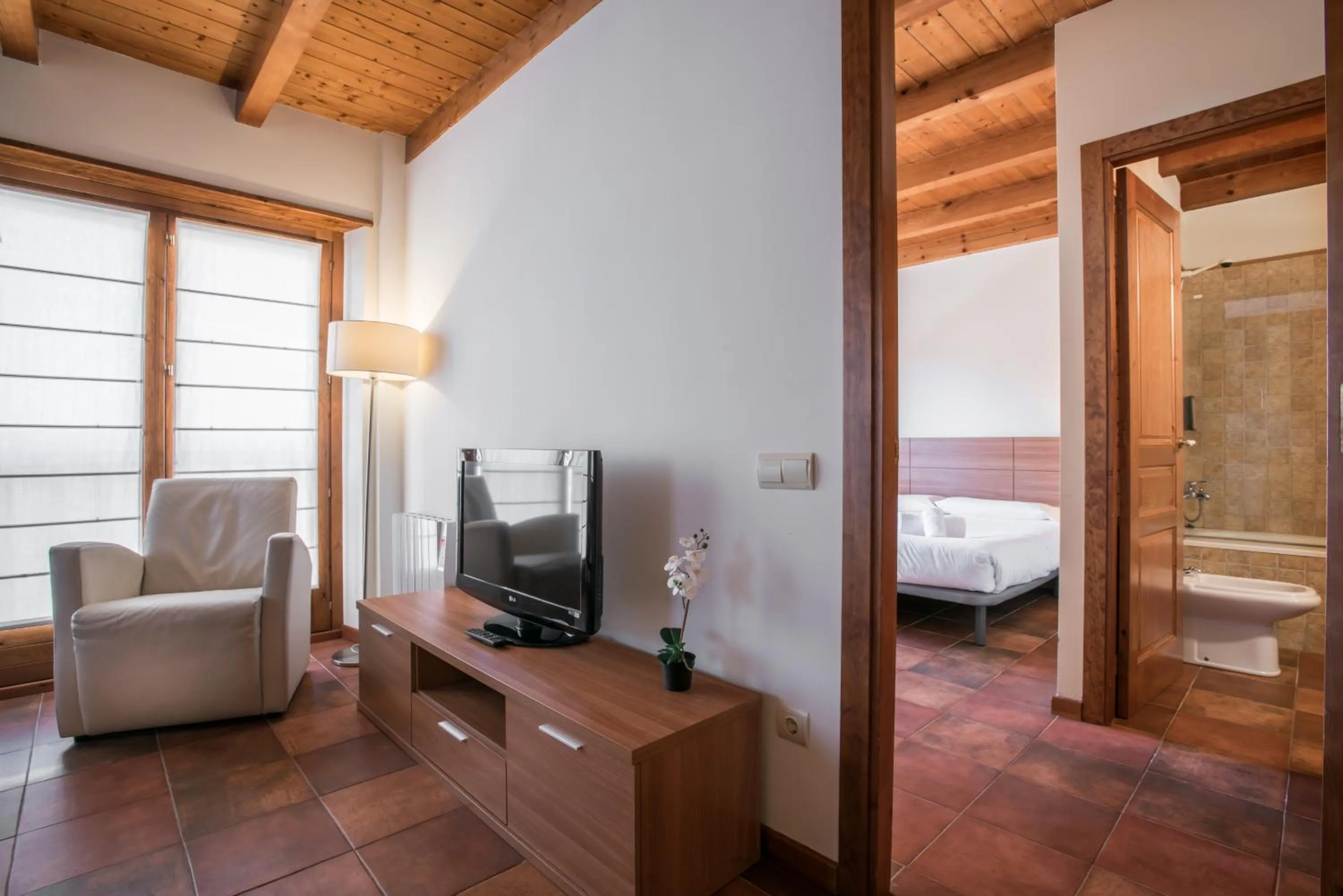 Photo of the whole room, Bed in Apartamentos SNÖ Mont Romies Unhola