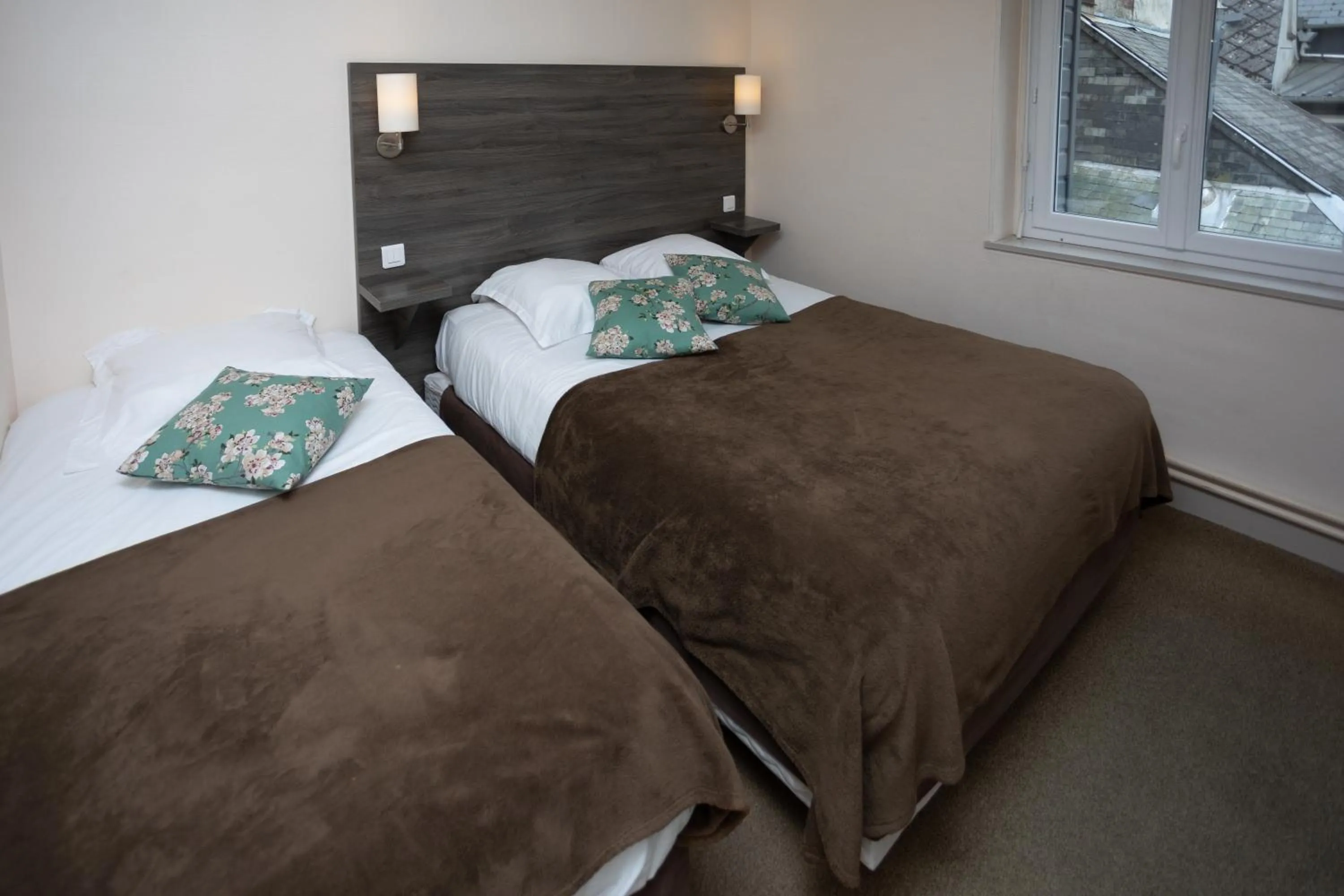 Bed in Logis-Hôtel & Restaurant LE CARNOT