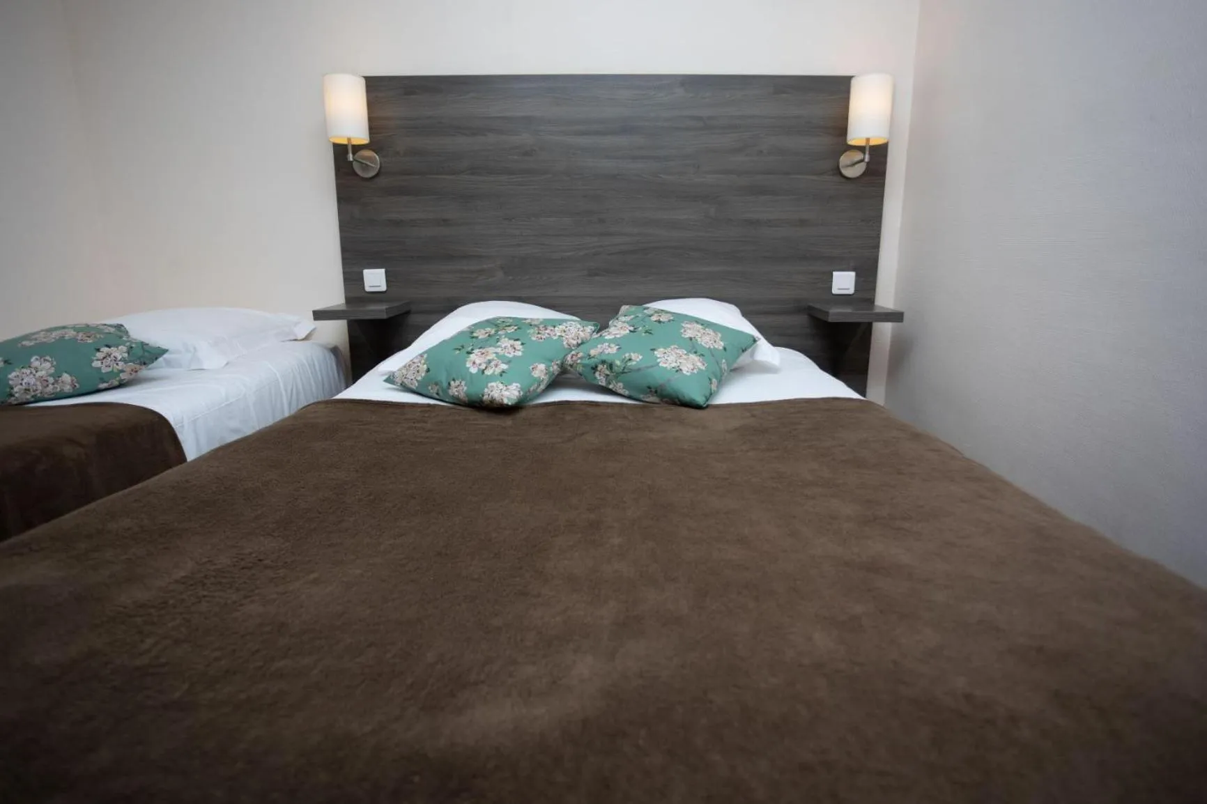 Bed in Logis-Hôtel & Restaurant LE CARNOT