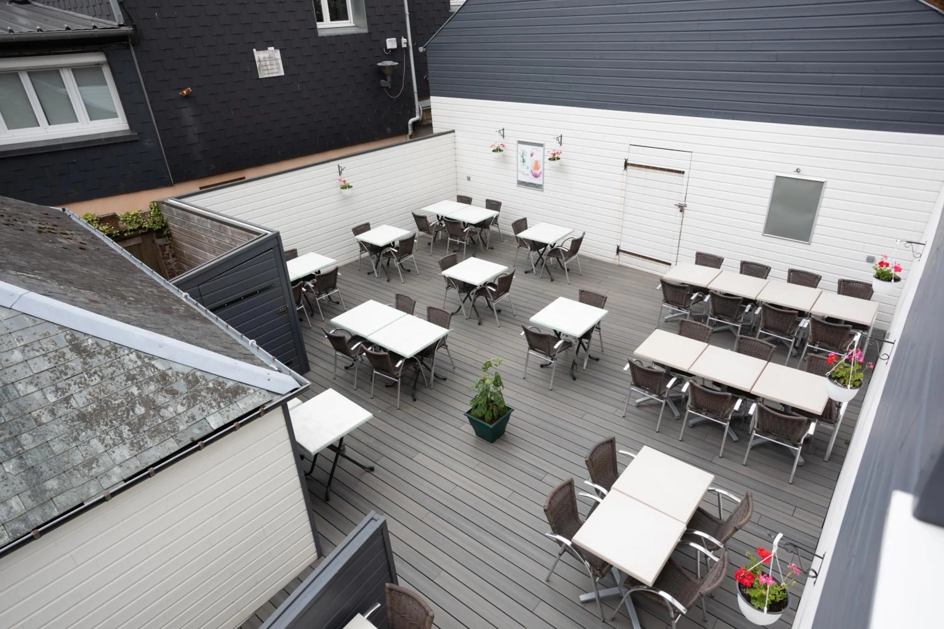 Restaurant/places to eat in Logis-Hôtel & Restaurant LE CARNOT