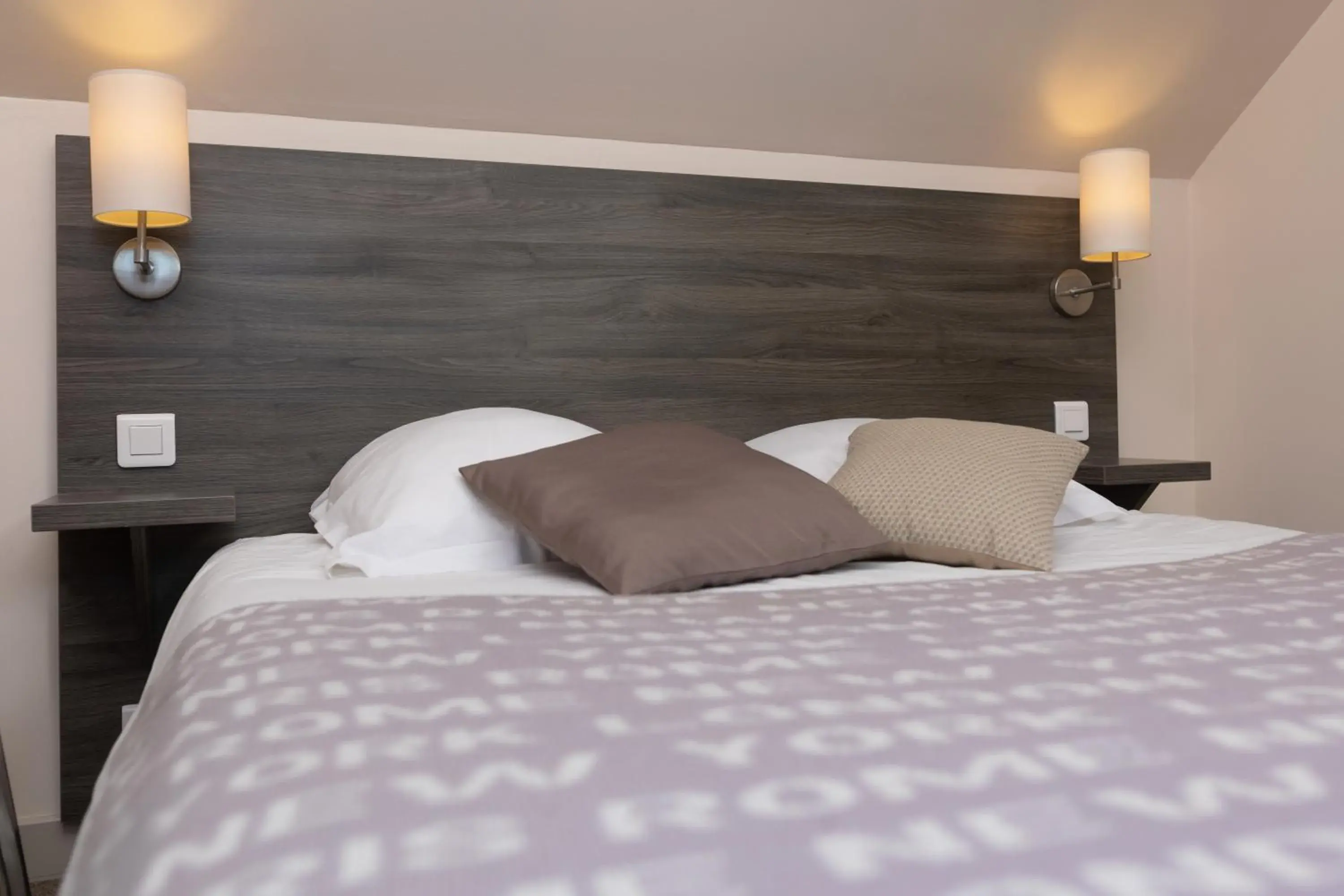 Bed in Logis-Hôtel & Restaurant LE CARNOT Bed in Logis-Hôtel & Restaurant LE CARNOT