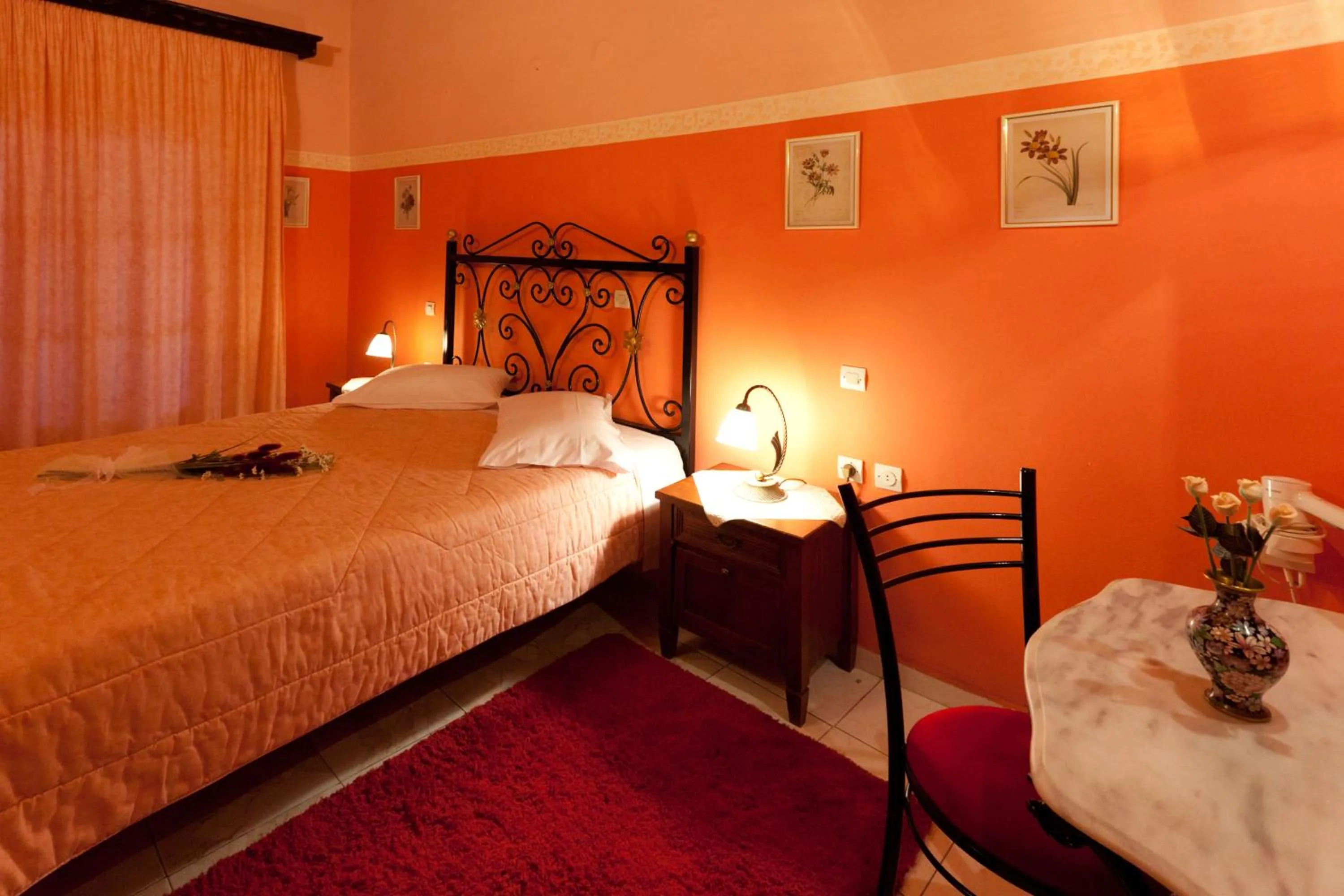 Photo of the whole room, Bed in Pension Eleni