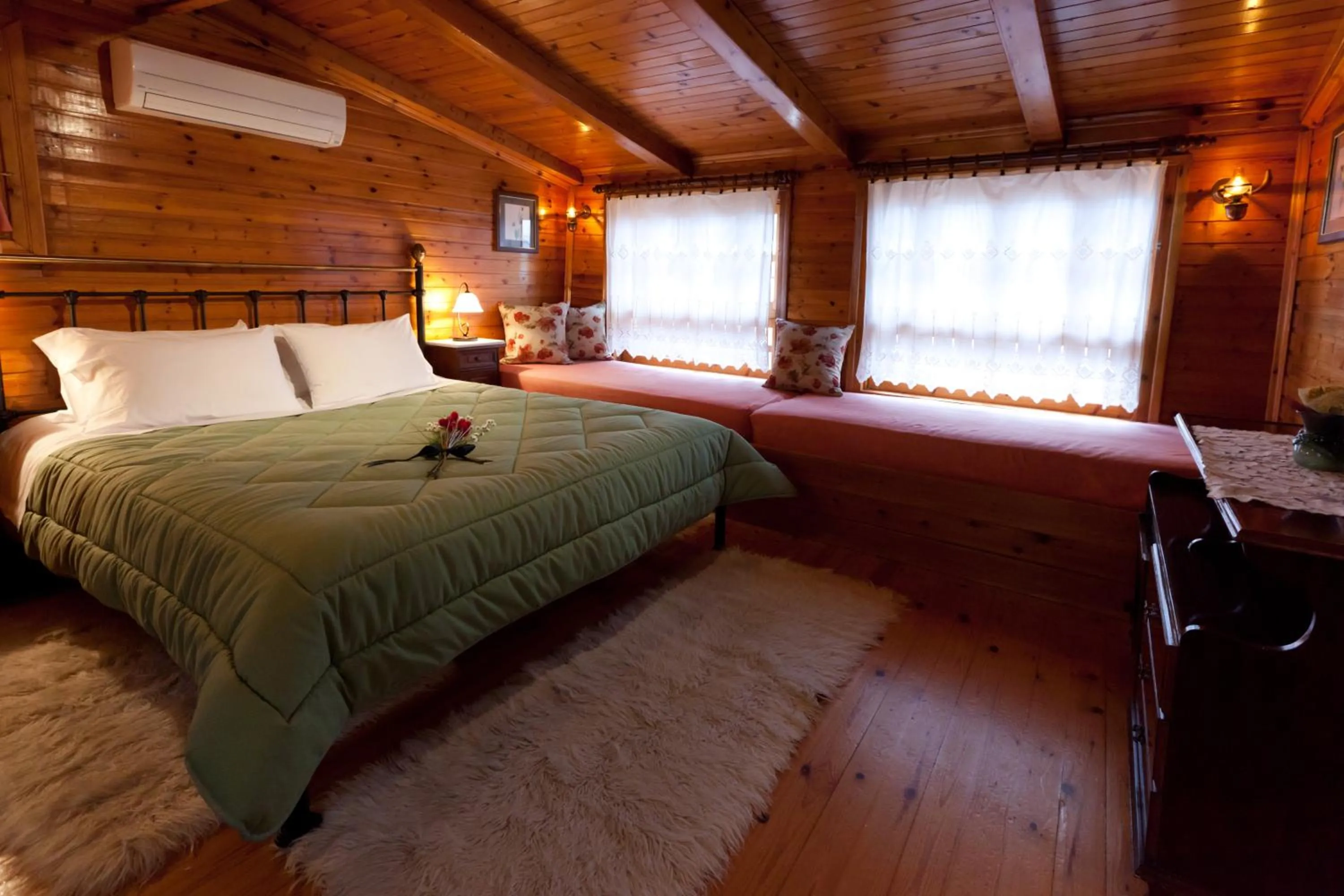Photo of the whole room, Bed in Pension Eleni