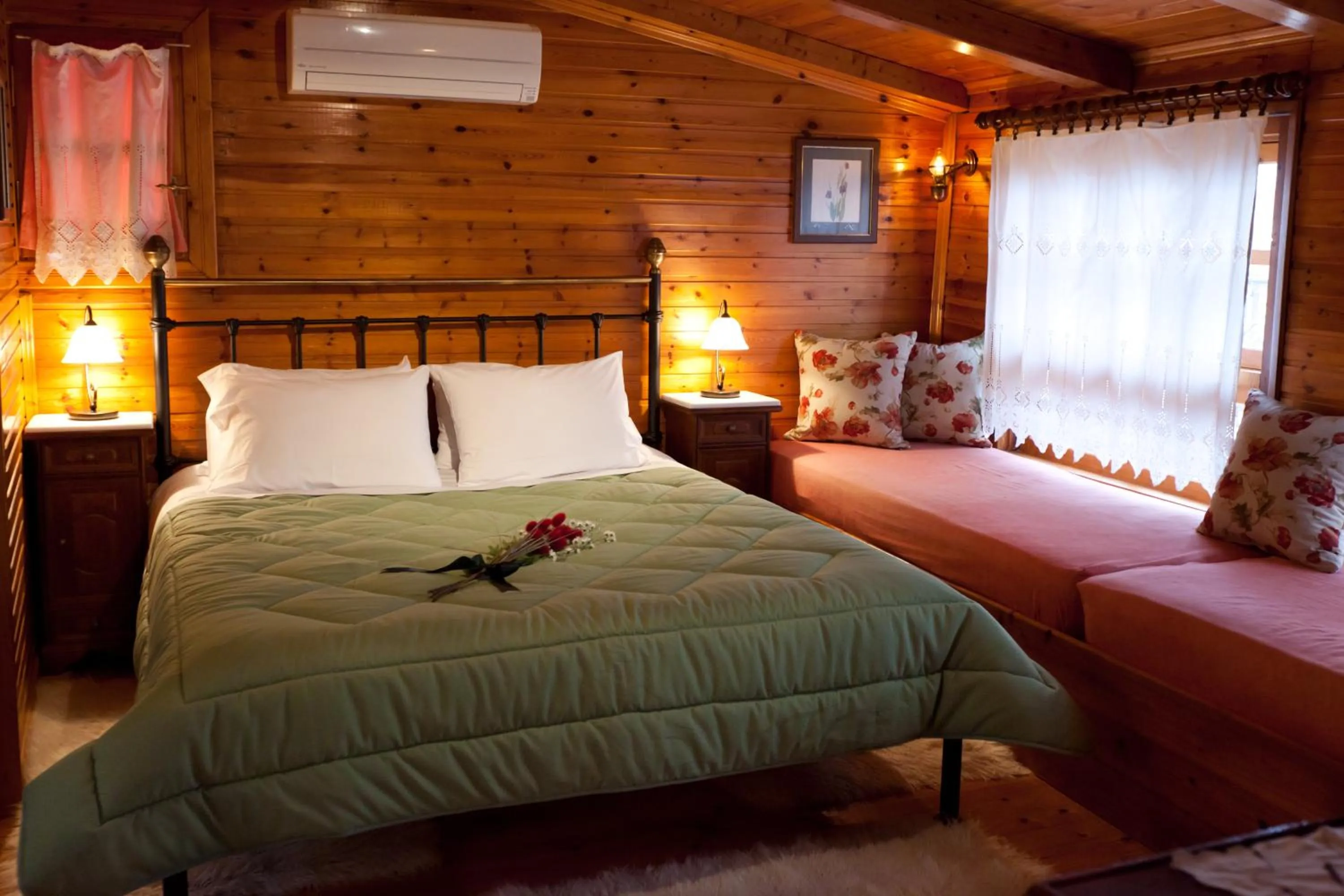 Photo of the whole room, Bed in Pension Eleni
