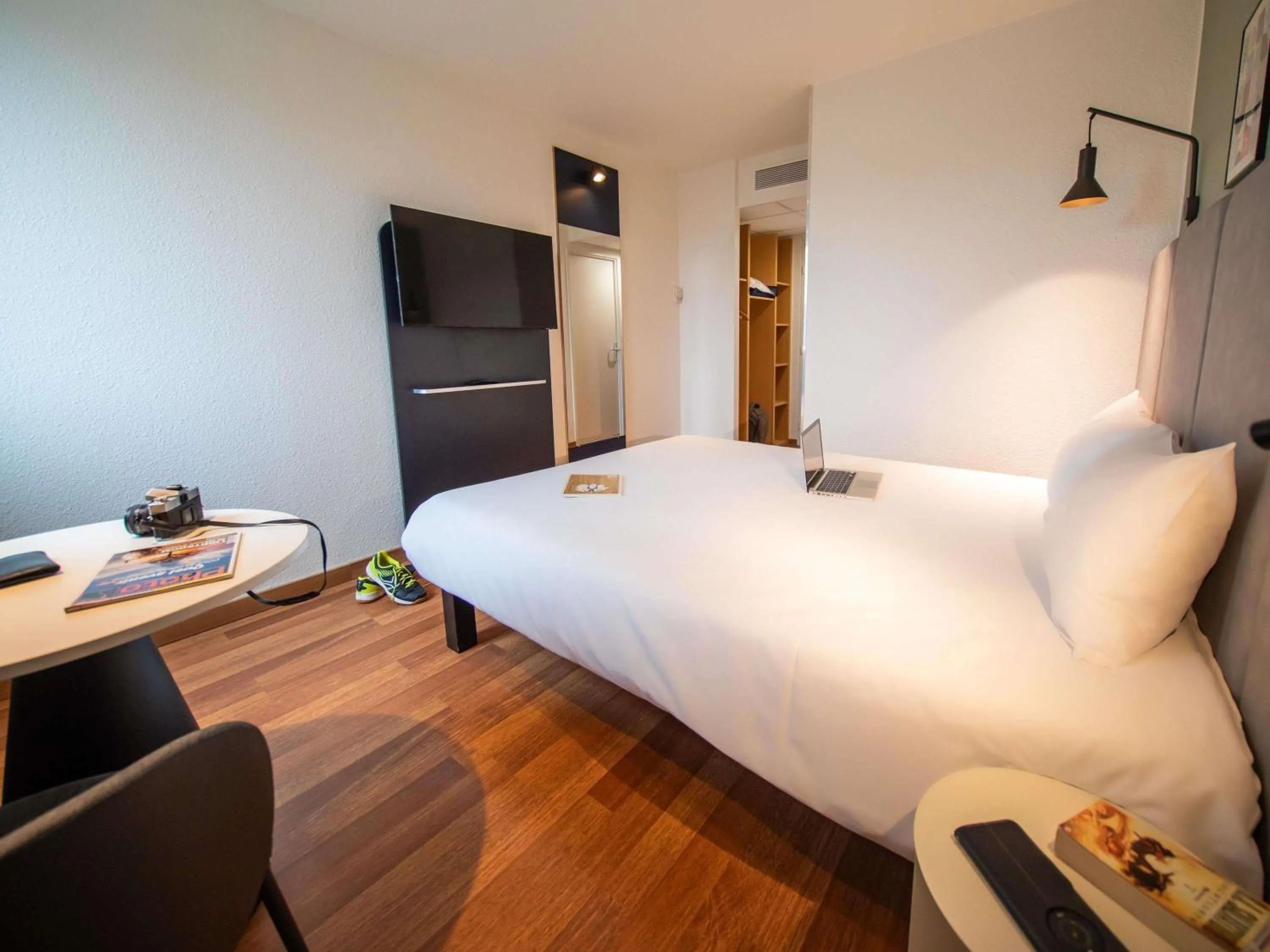 Bedroom, Bed in ibis Nogent Sur Marne RÉNOVÉ EN 2025