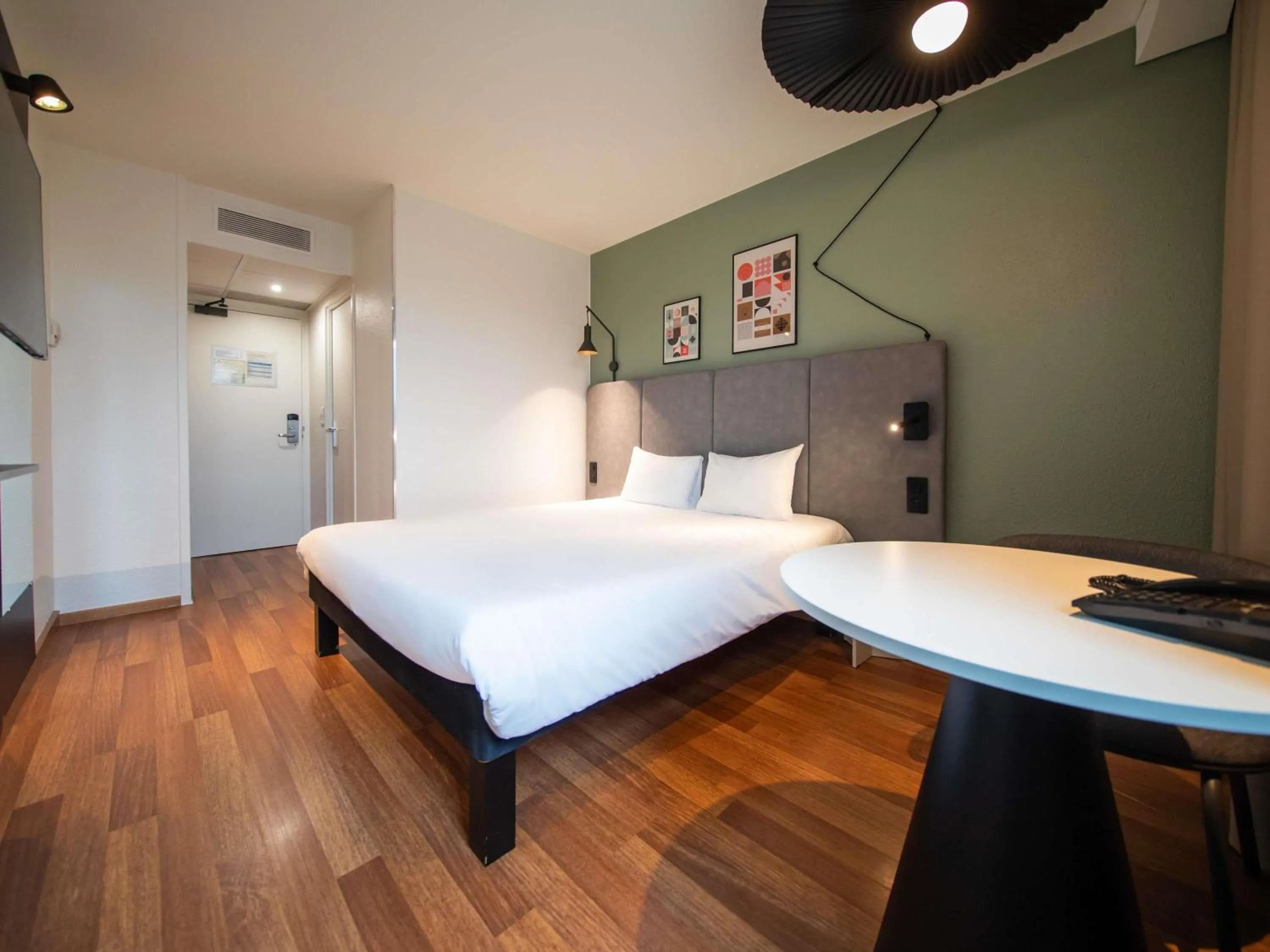 Bedroom, Bed in ibis Nogent Sur Marne RÉNOVÉ EN 2025