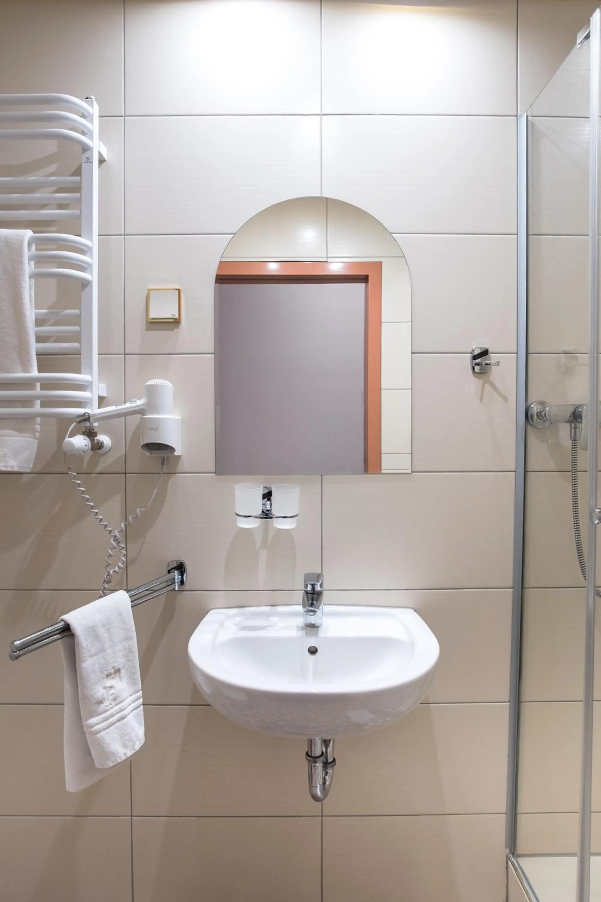 Shower in SkyHotelGwarna