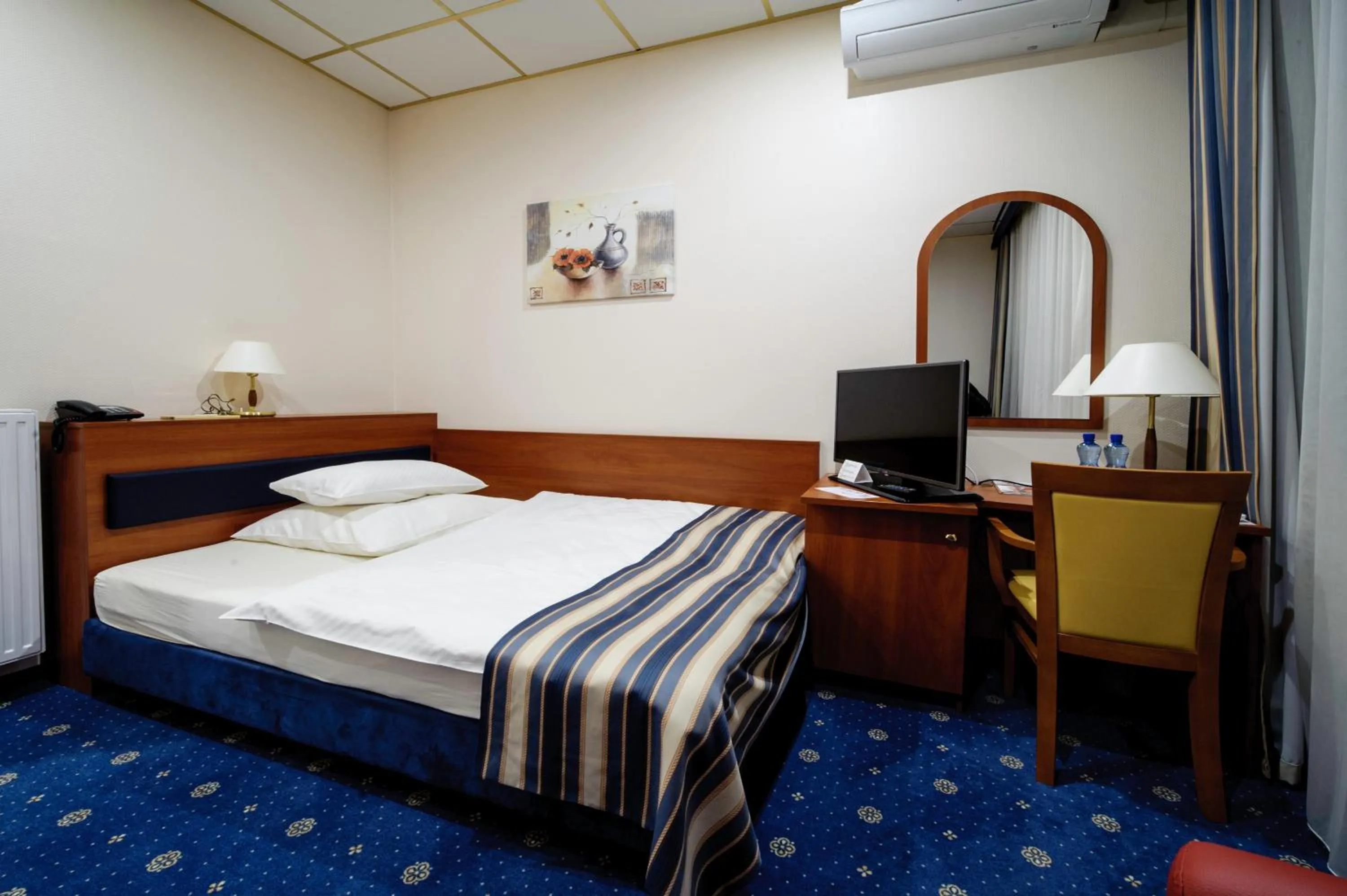 Bed in SkyHotelGwarna