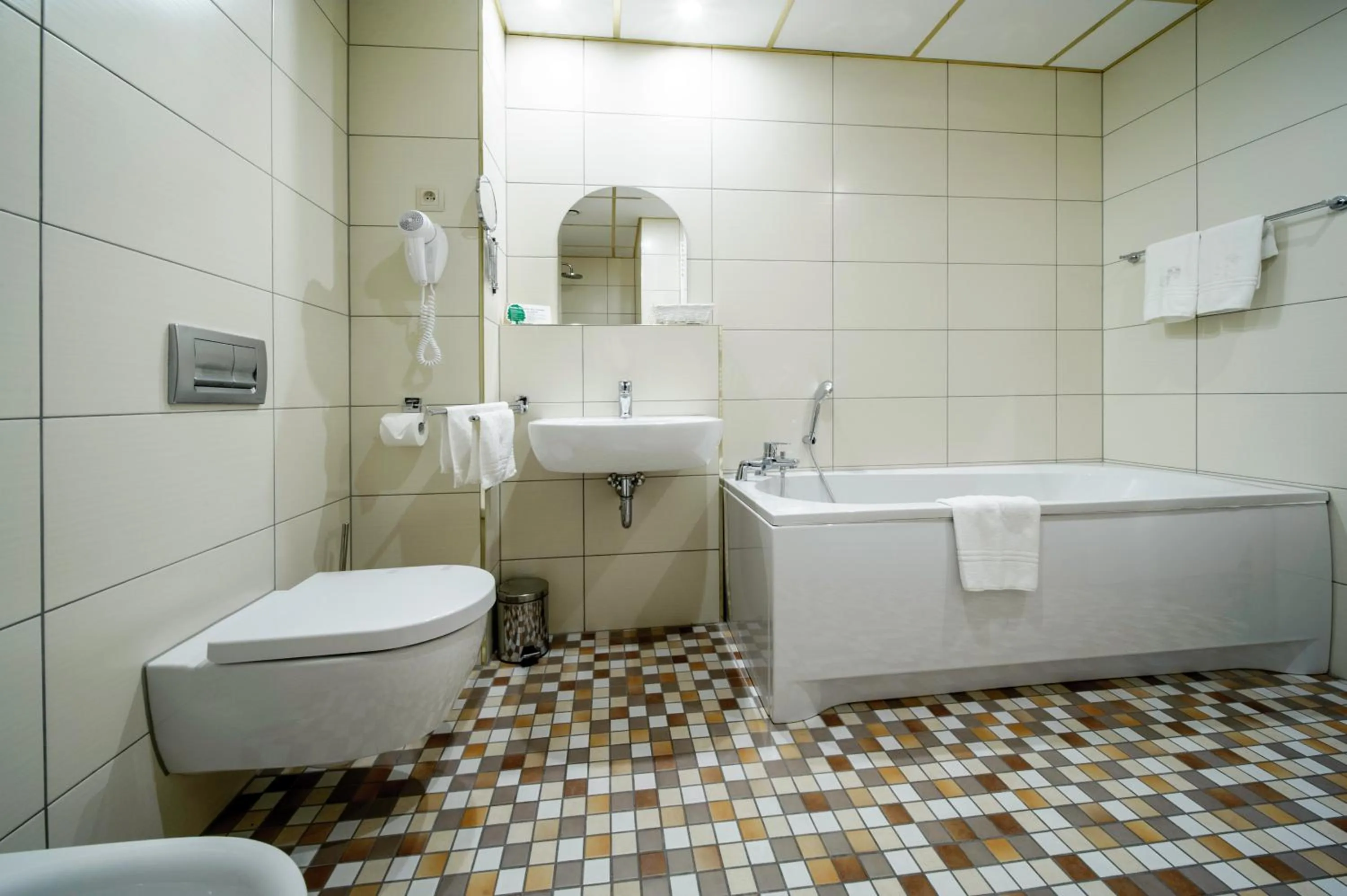 Shower in SkyHotelGwarna