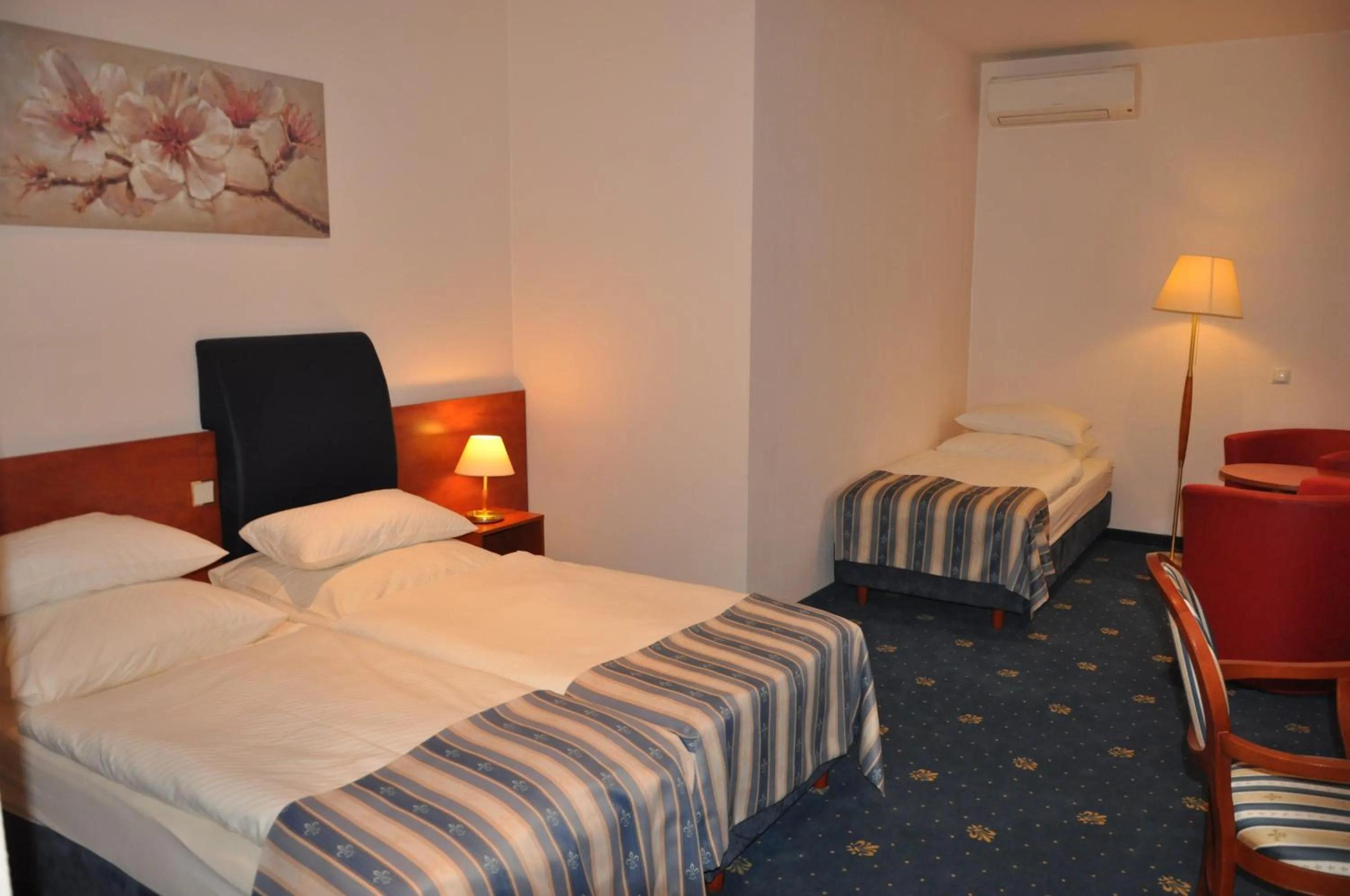 Bed in SkyHotelGwarna