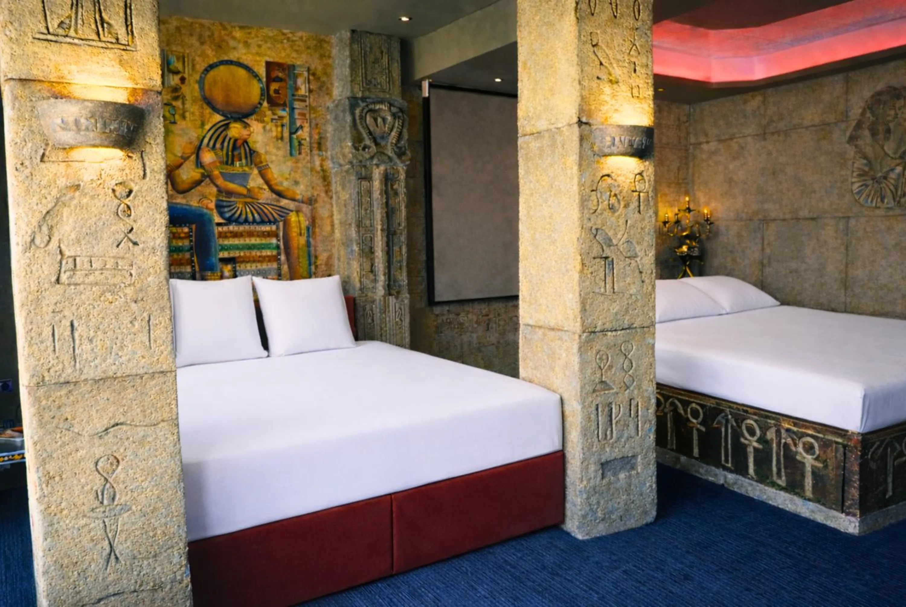 Photo of the whole room, Bed in V Hotel