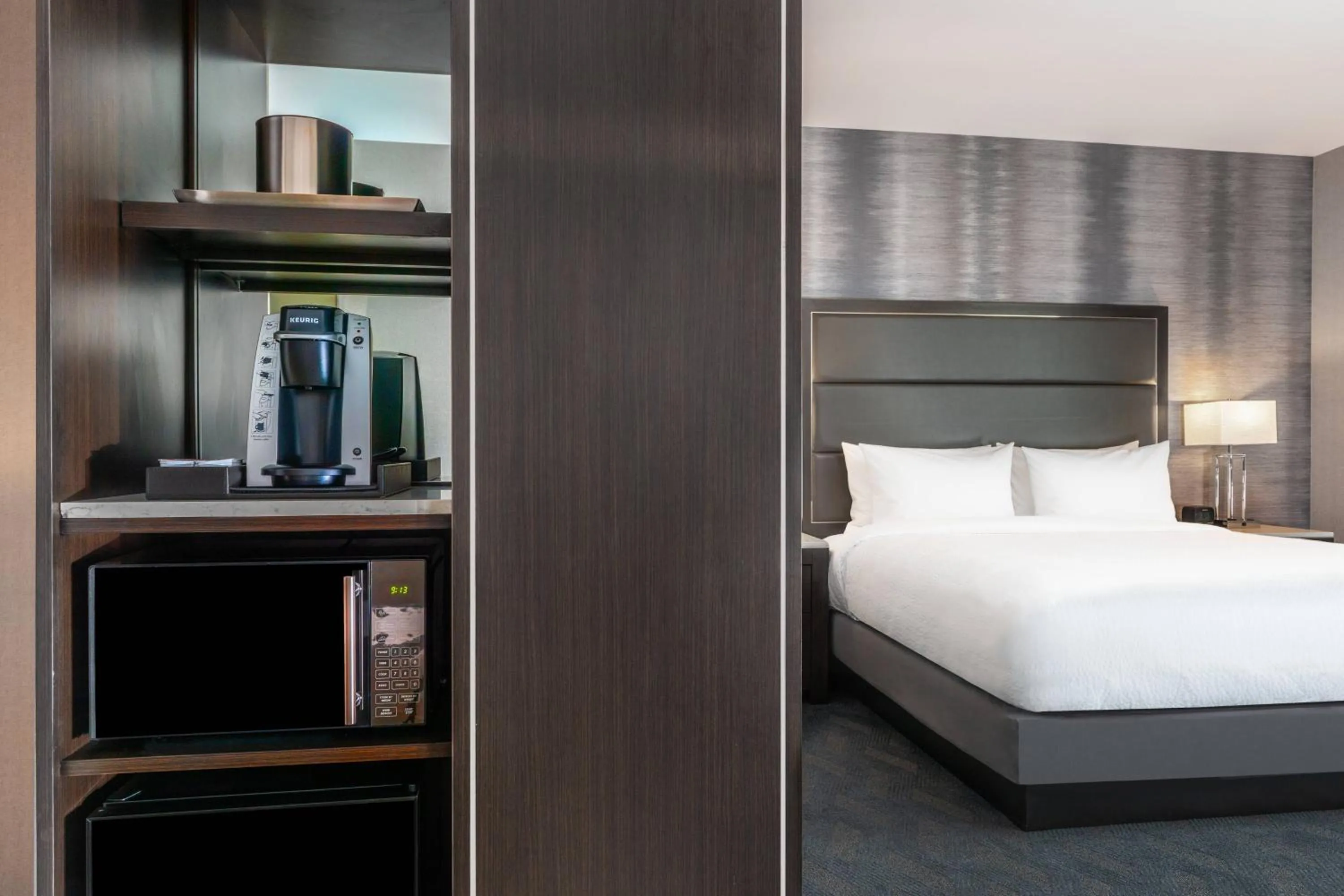 Photo of the whole room, Bed in Fairfield Inn & Suites by Marriott Boston Waltham