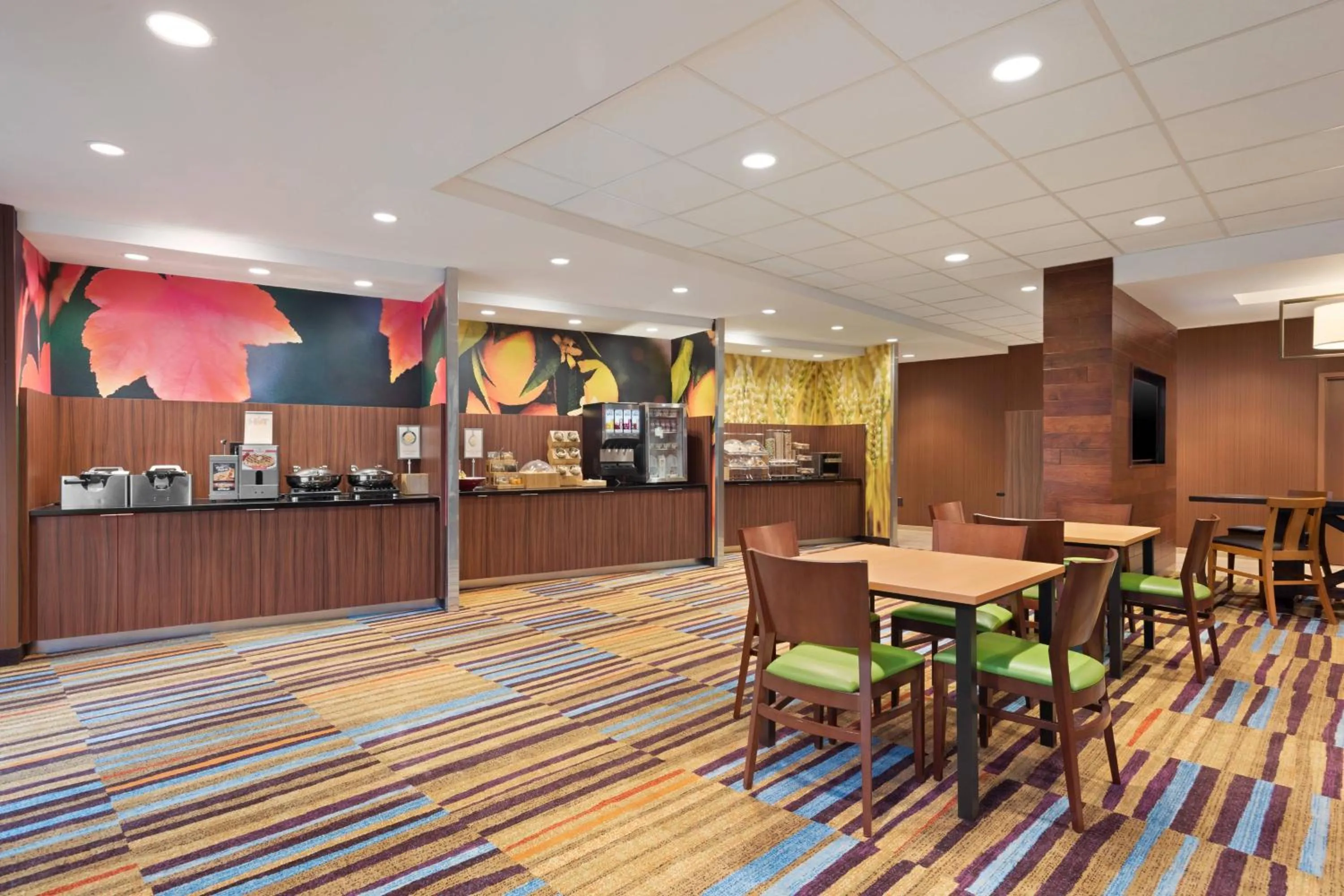 Breakfast in Fairfield Inn & Suites by Marriott Charlottesville Downtown/University Area