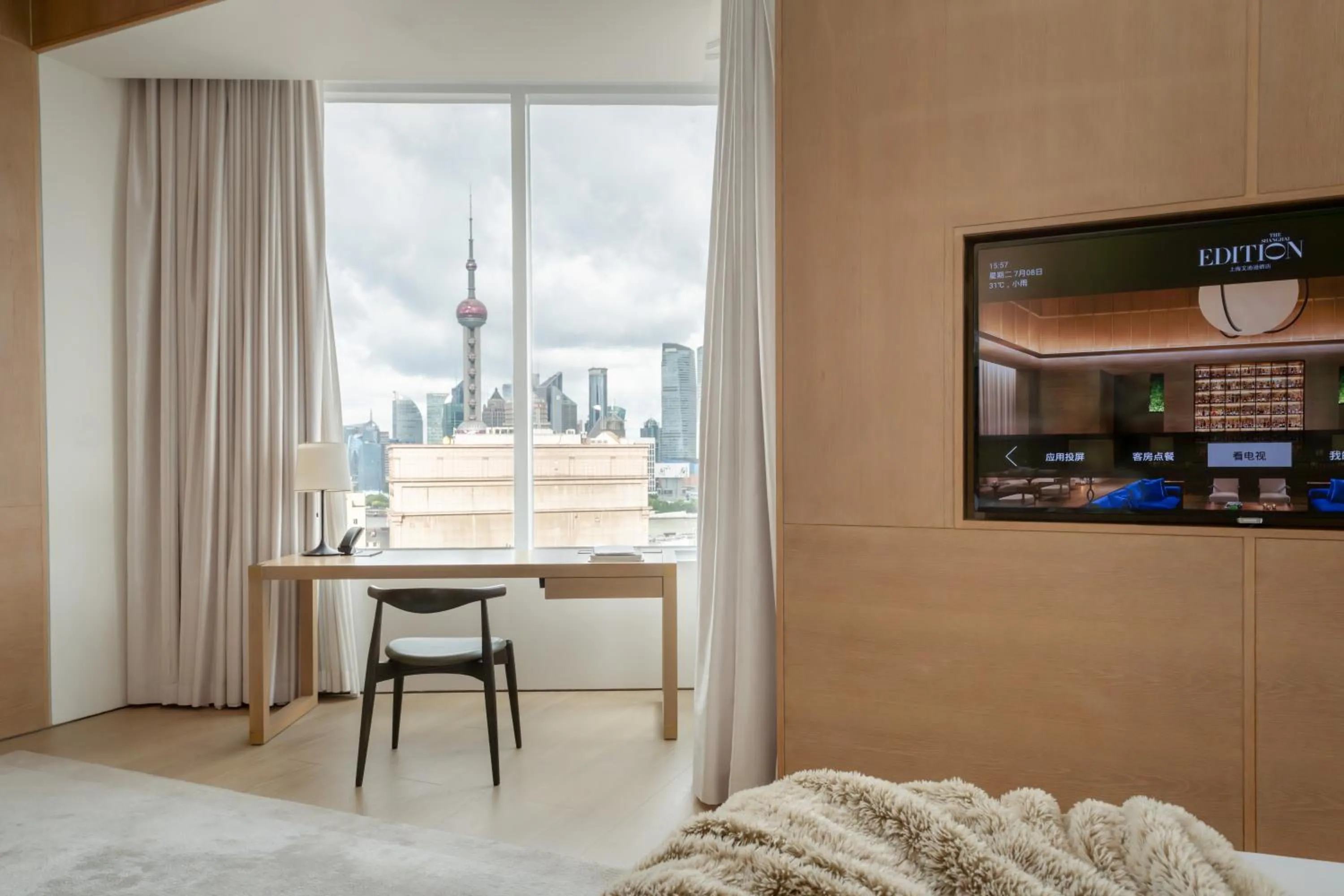 View (from property/room), Bed in The Shanghai EDITION