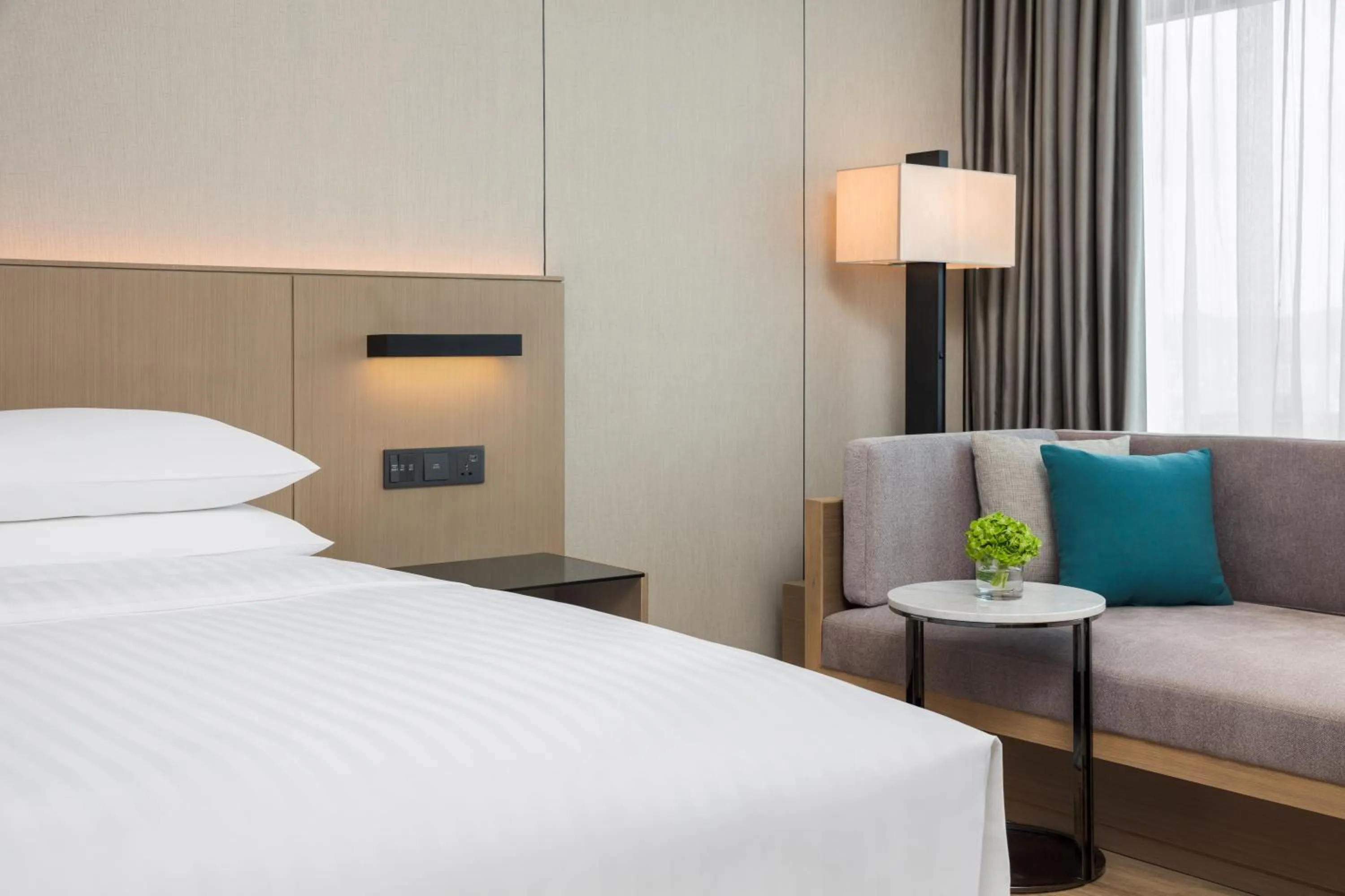 Bedroom, Bed in Courtyard by Marriott Shenzhen Bao'an