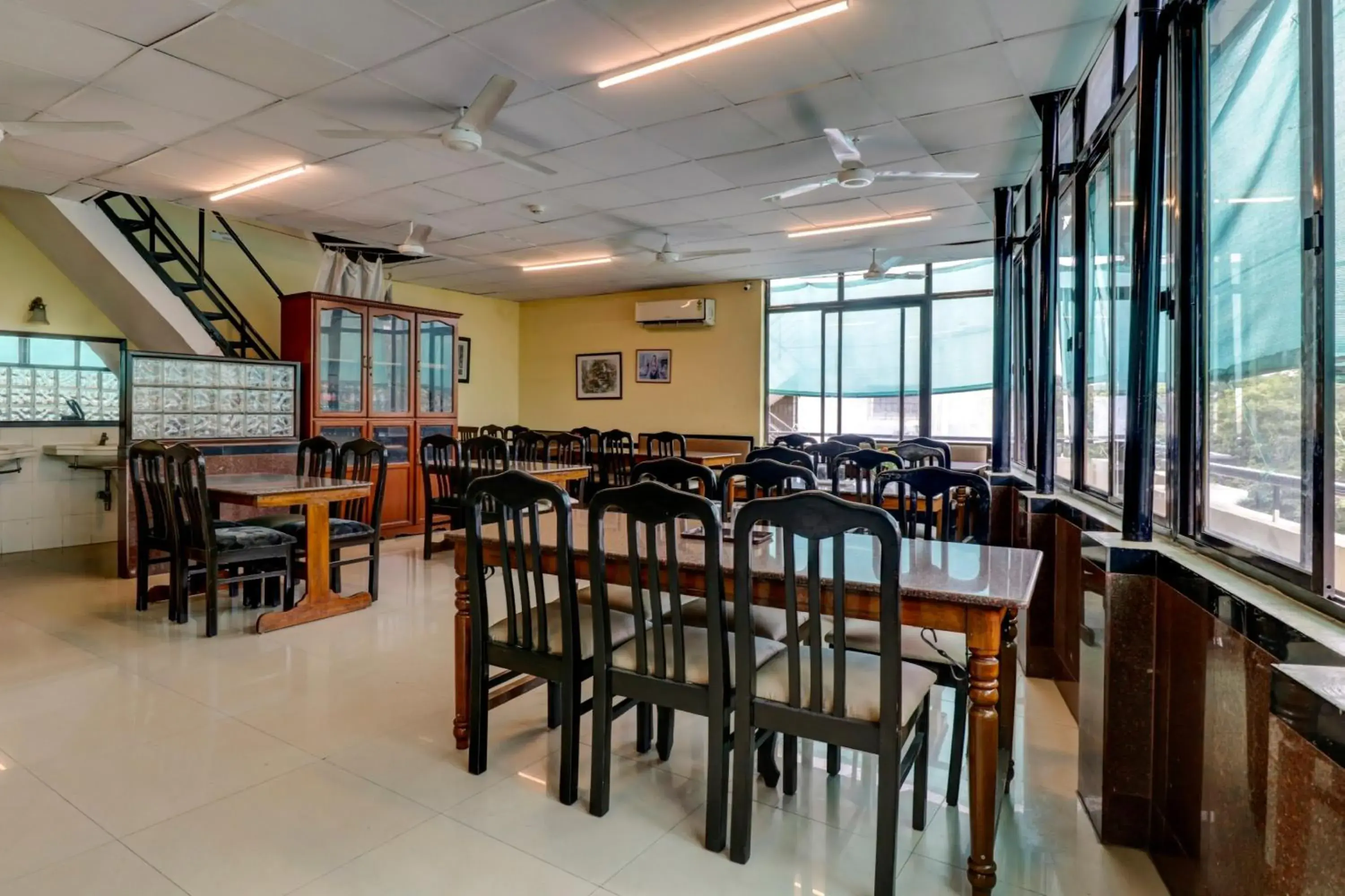 Dining area in SUPER COLLECTION O GREEN VIEW HOMES Near Nexus Dining area in SUPER COLLECTION O GREEN VIEW HOMES Near Nexus
